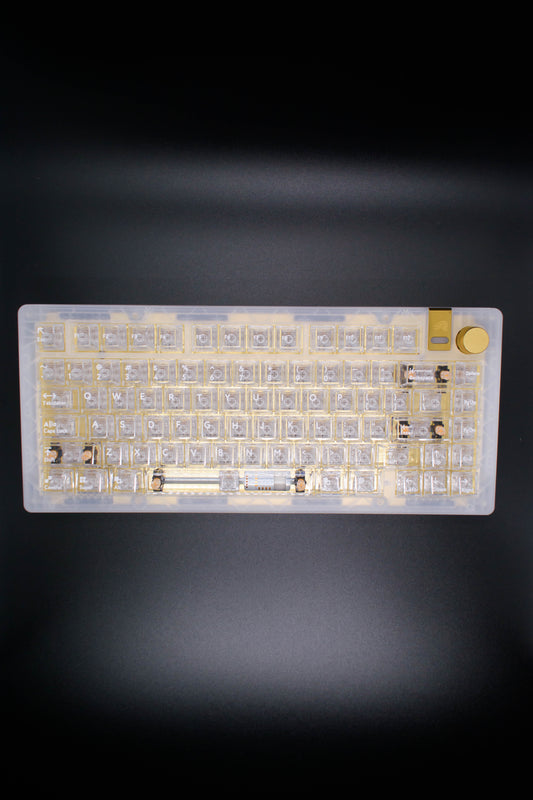 Glorious GMMK 3 75% Компактна Механична Клавиатура с Прозрачно-Златен дизайн и Алуминиево Копче за Регулиране на Звука (Custom Built) - TypeHero