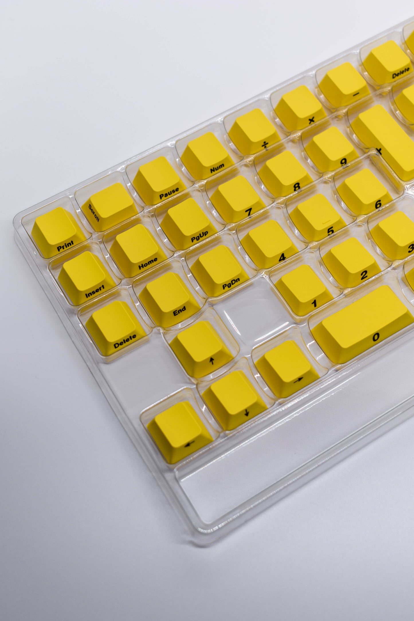 Banana Yellow Side Print PBT Капачки за Механична Клавиатура Cherry Profile - TypeHero
