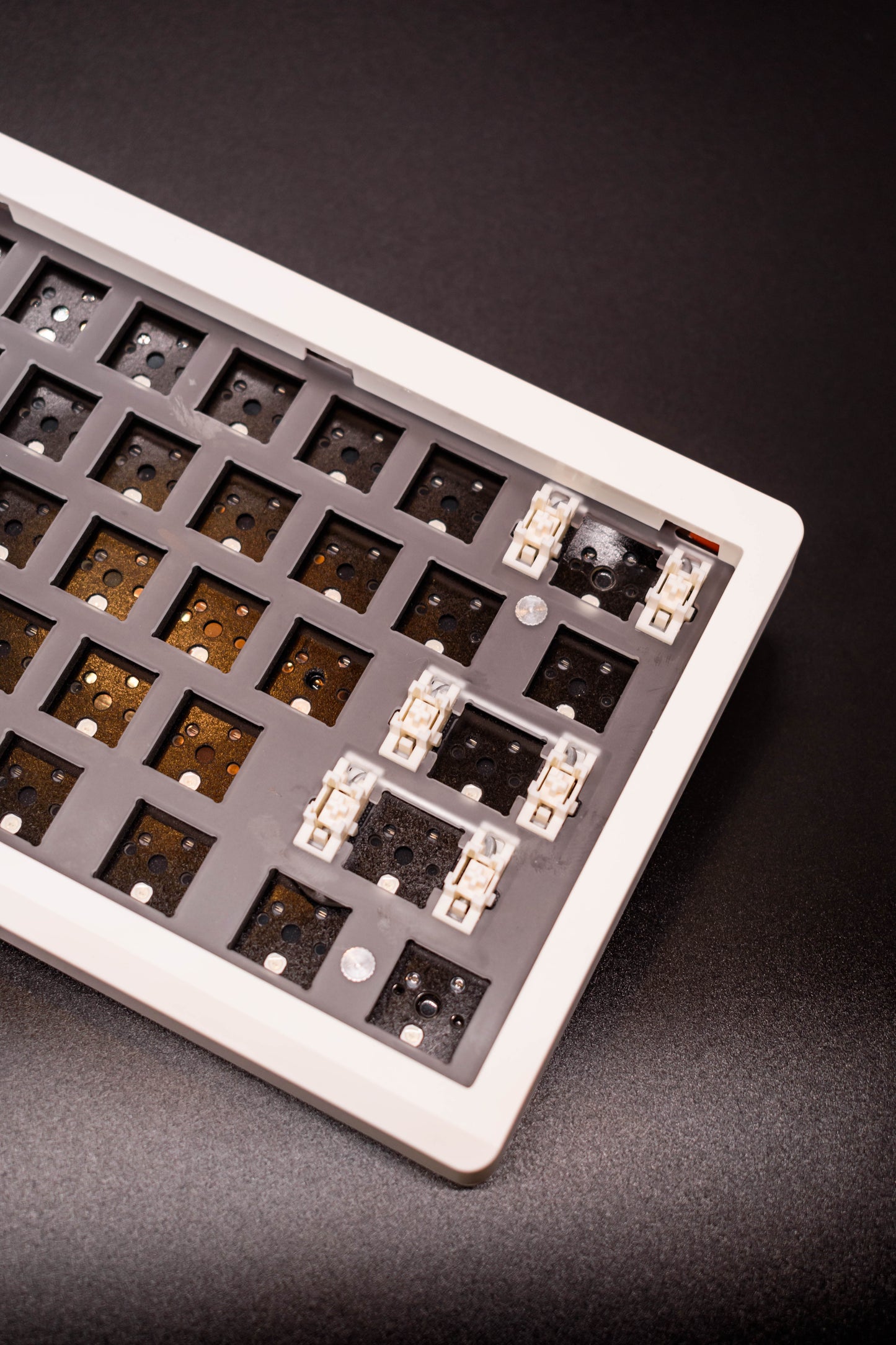 GMK61 60% Компактна Механична Основа за Клавиатура (Barebones) - TypeHero