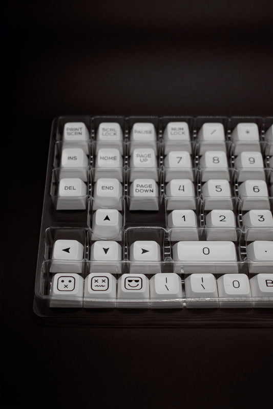 Black on White SA Profile Keycaps Капачки за Механична Клавиатура - TypeHero