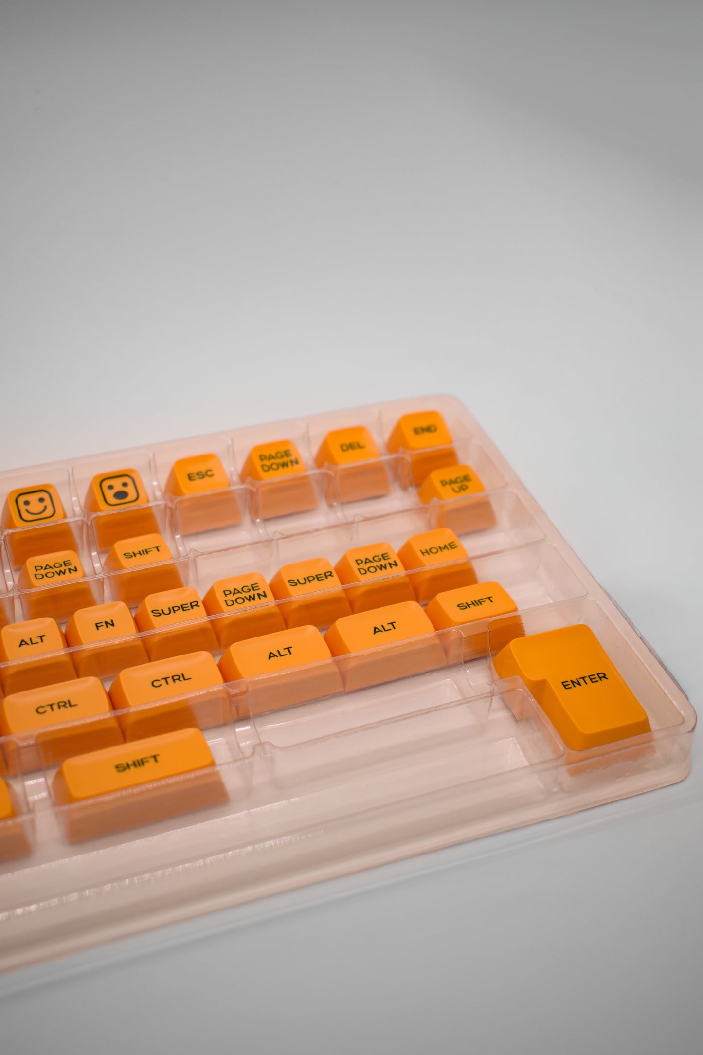 Black and Yellow SA Profile Keycaps Капачки за Механична Клавиатура - TypeHero