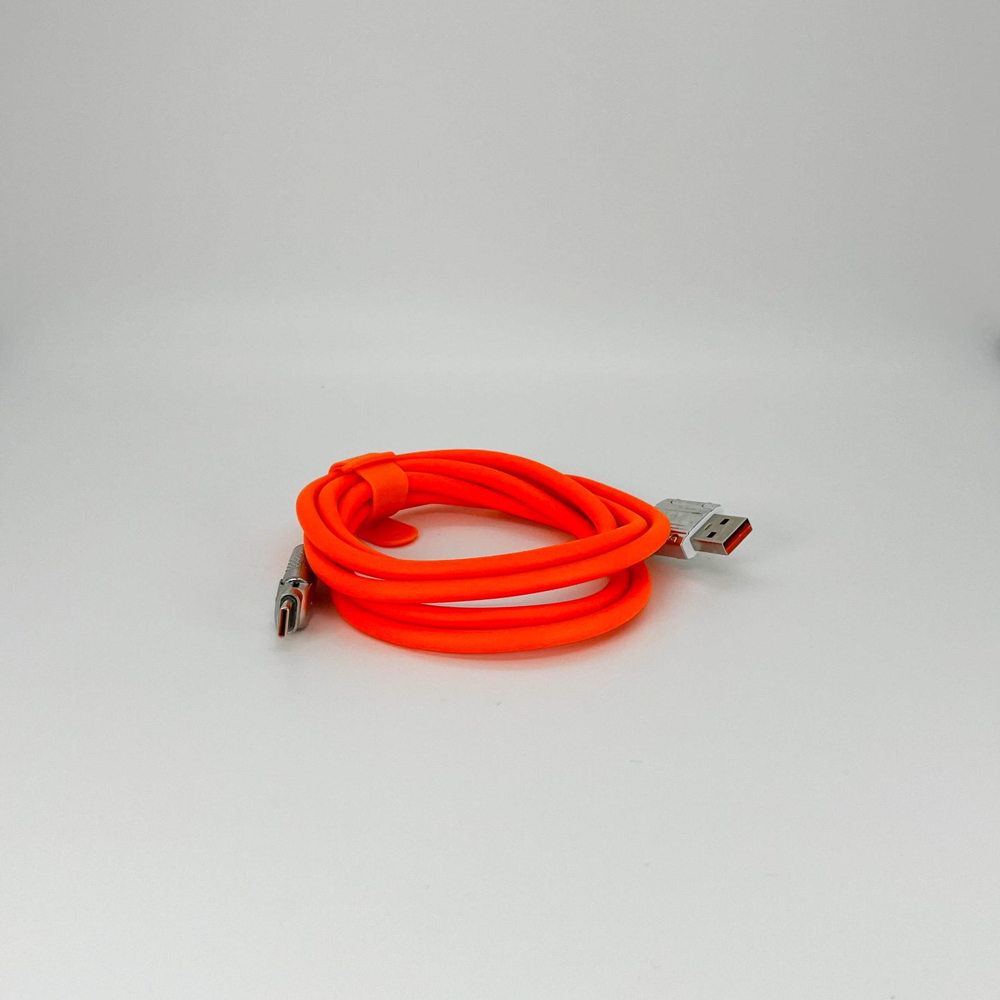 TypeHero Качествен силиконов USB-A -> USB-C Кабел с въртящ се USB-C конектор - TypeHero