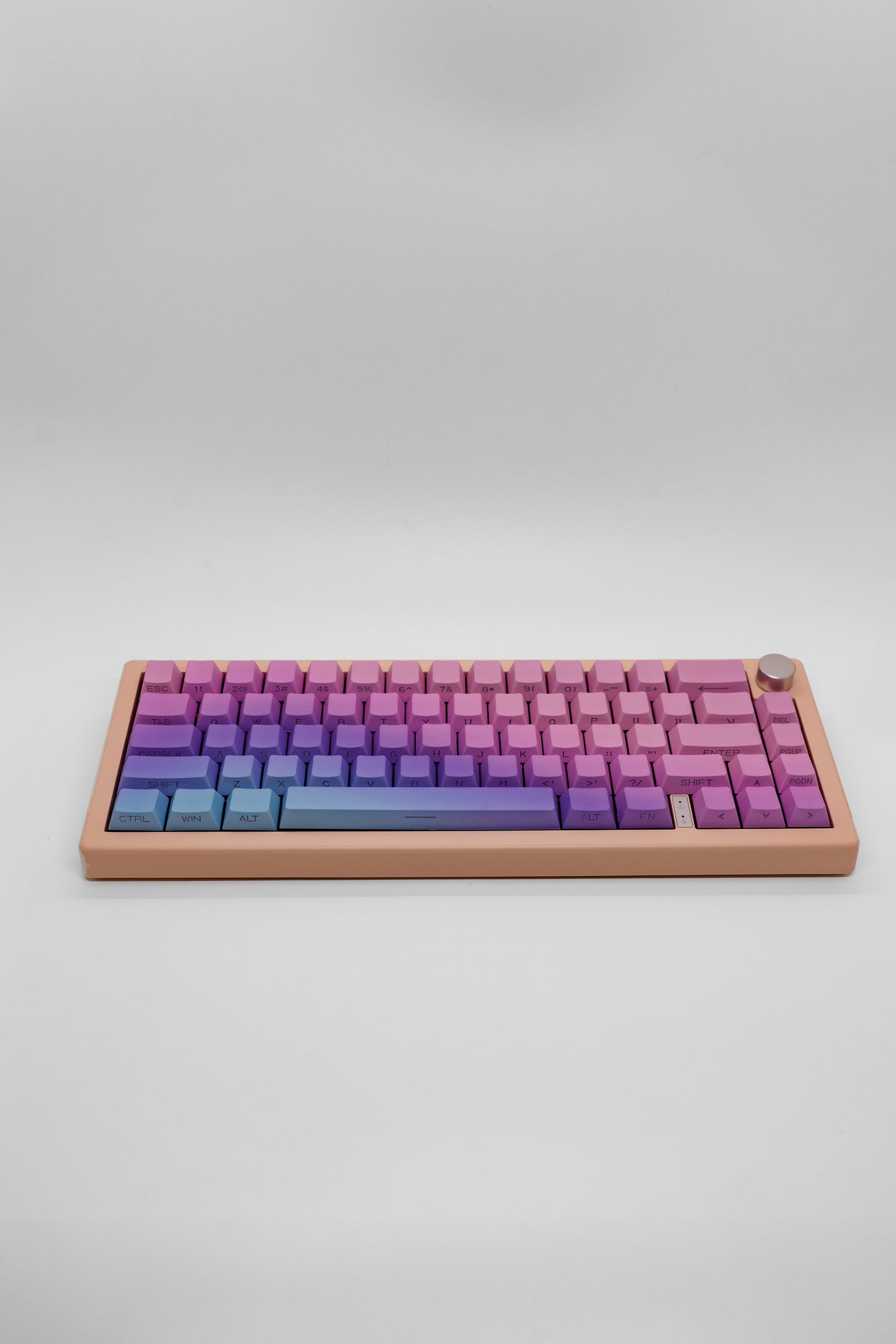 Pastel Rainbow GMK67 Custom Build Mechanical Keyboard with Volume Knob and Jerrzi Speed Silver Linear Switches Механична Клавиатура с Линейни Суичове и Копче за Регулаиране на Звука