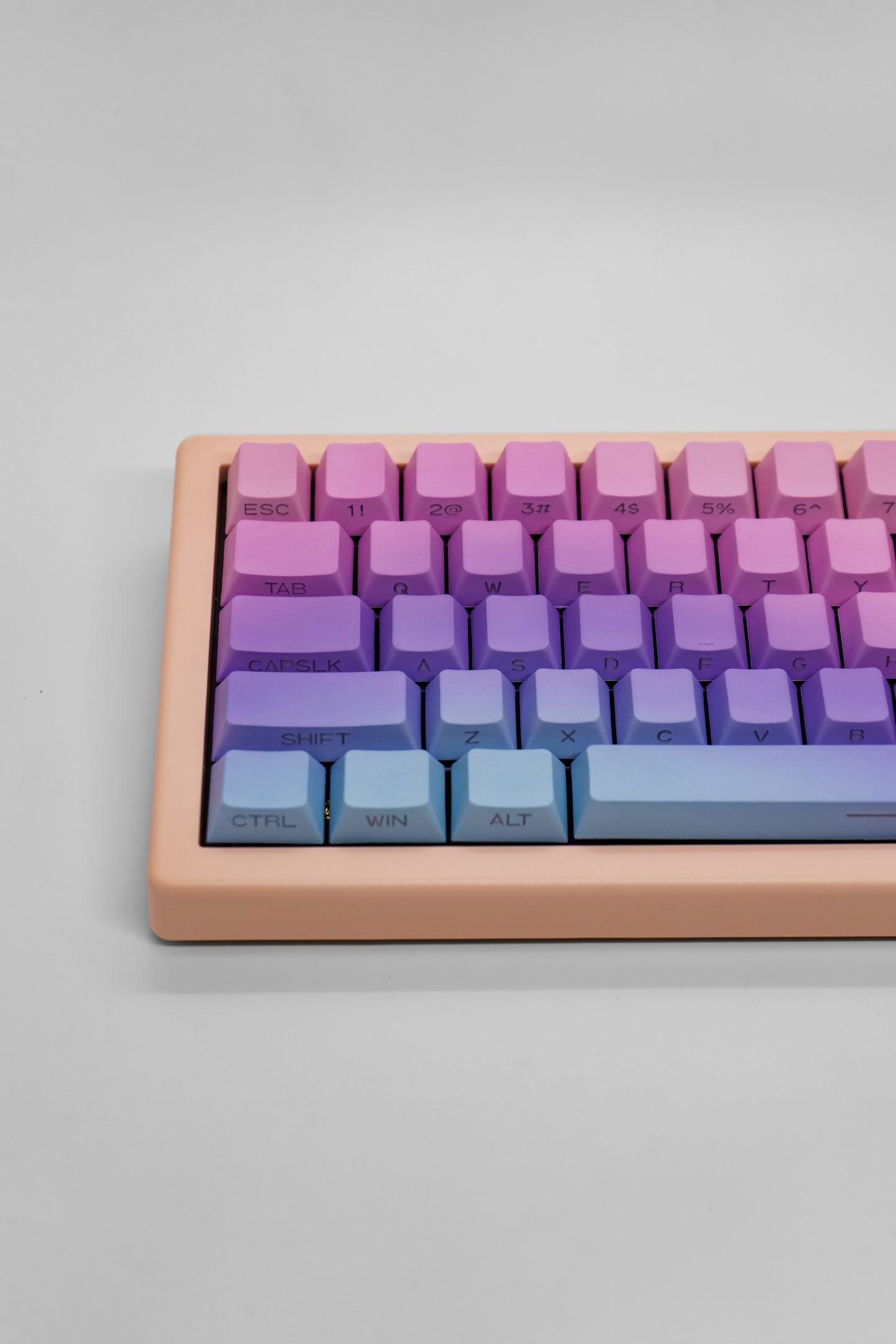 Pastel Rainbow GMK67 Custom Build Mechanical Keyboard with Volume Knob and Jerrzi Speed Silver Linear Switches Механична Клавиатура с Линейни Суичове и Копче за Регулаиране на Звука