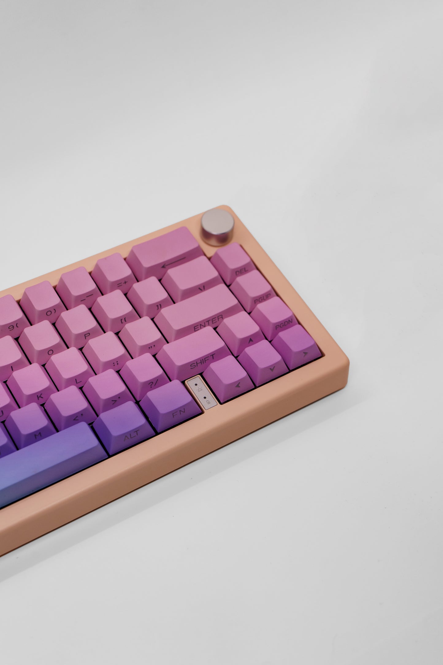 Pastel Rainbow GMK67 Custom Build Mechanical Keyboard with Volume Knob and Jerrzi Speed Silver Linear Switches Механична Клавиатура с Линейни Суичове и Копче за Регулаиране на Звука