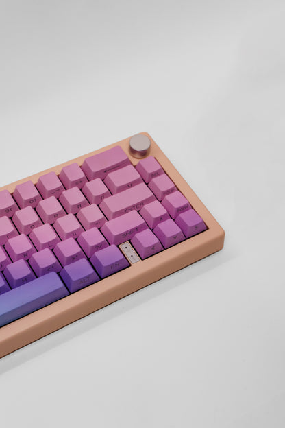 Pastel Rainbow GMK67 – Custom Механична Клавиатура с Volume Knob и Jerrzi Speed Silver Суичове