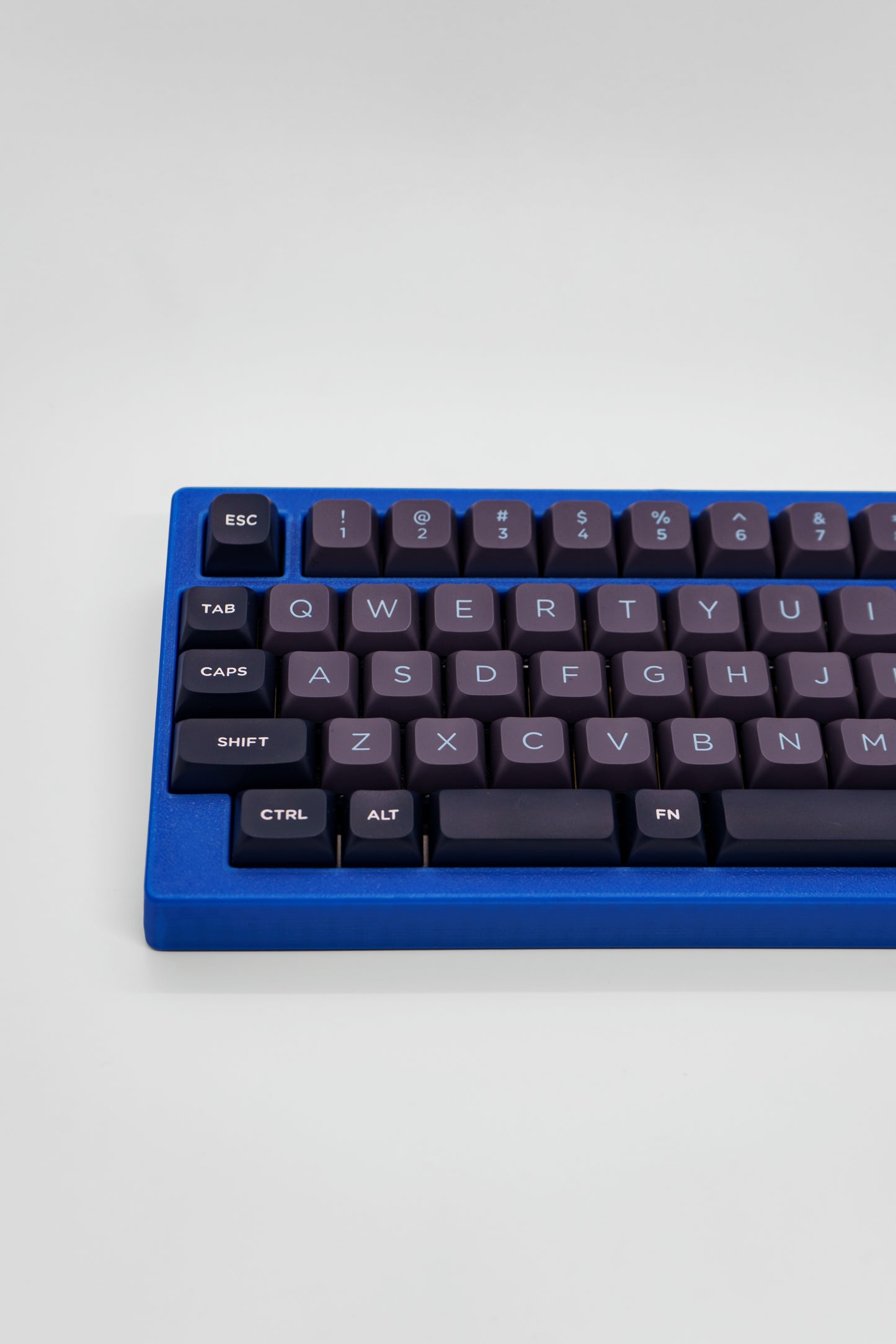 Raven50 50% Keyboard HHKB Layout Custom Built Kailh Arctic Fox Switches Механична Клавиатура с Кликащи Суичове