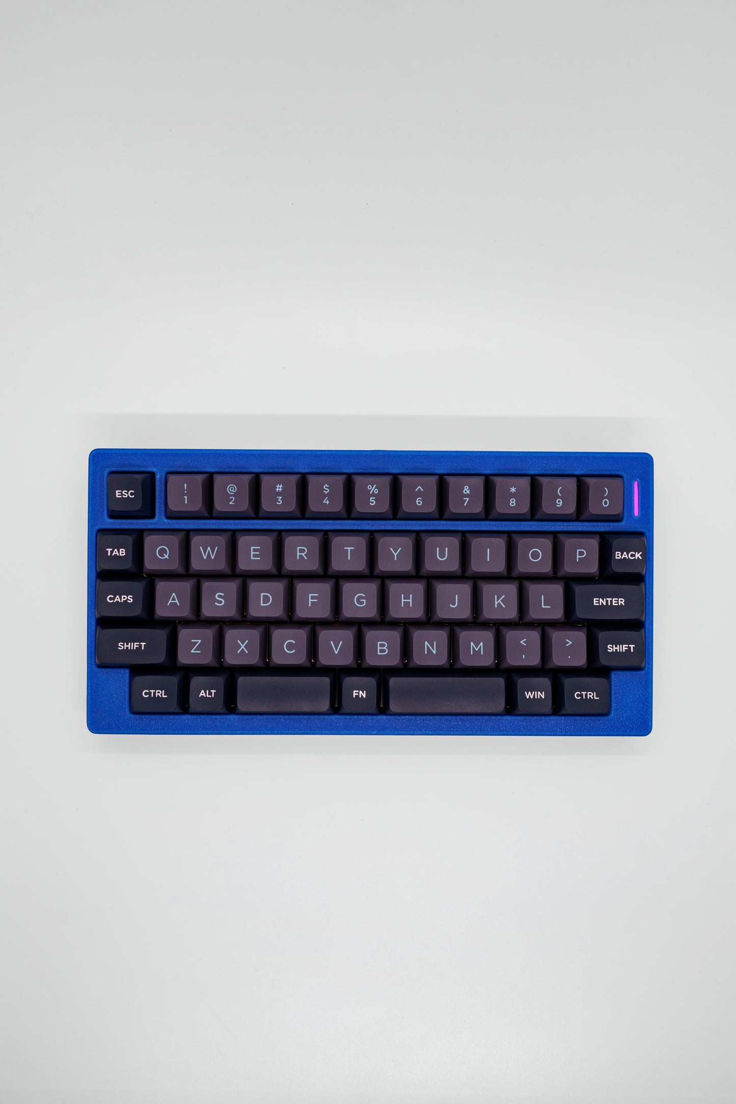 Raven50 50% Keyboard HHKB Layout Custom Built Kailh Arctic Fox Switches Механична Клавиатура с Кликащи Суичове