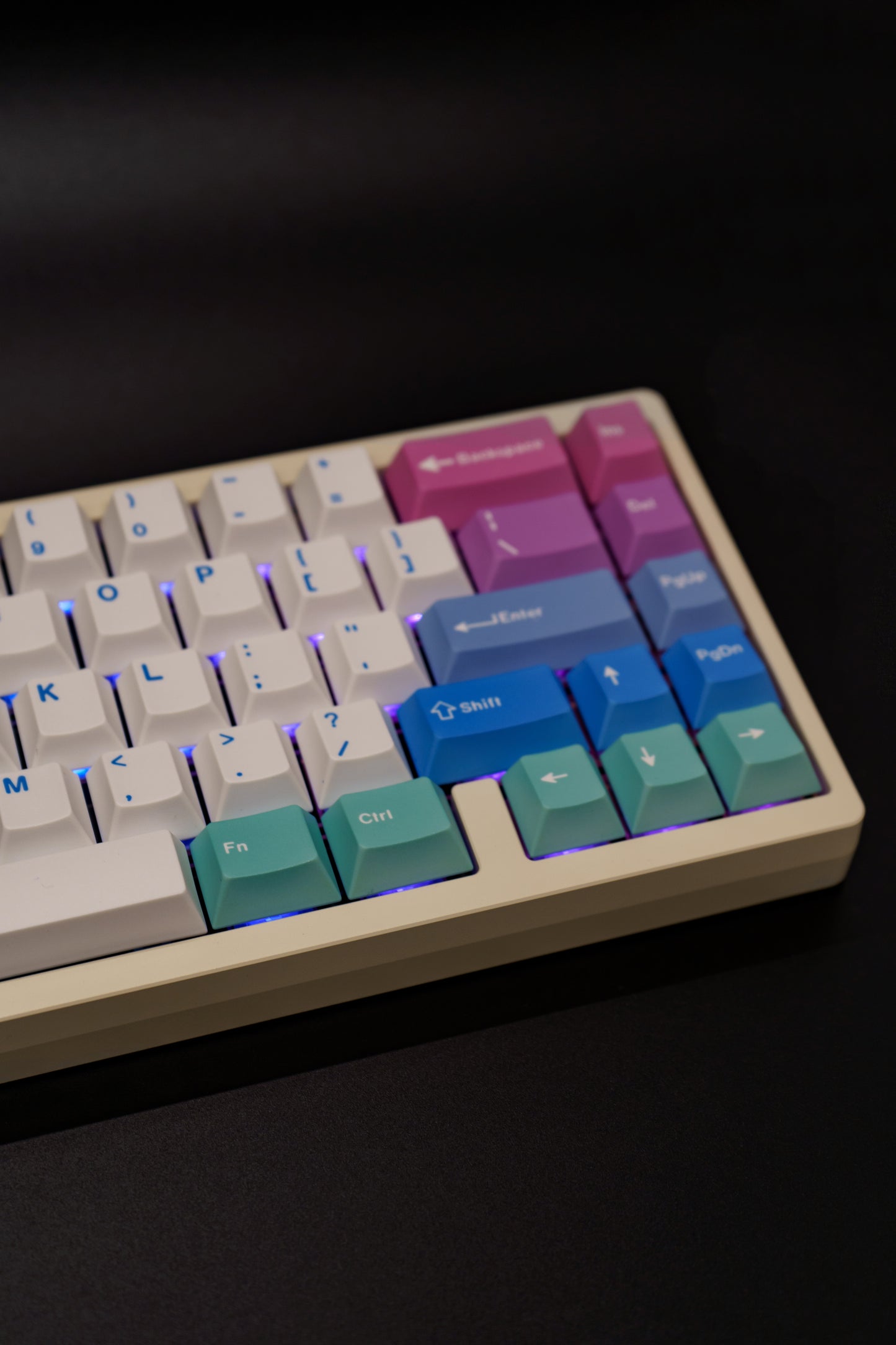 Cool-Toned Pastels Lucky65 V2 65% Алуминиева Механична Клавиатура (Jerrzi Brown тактилни)