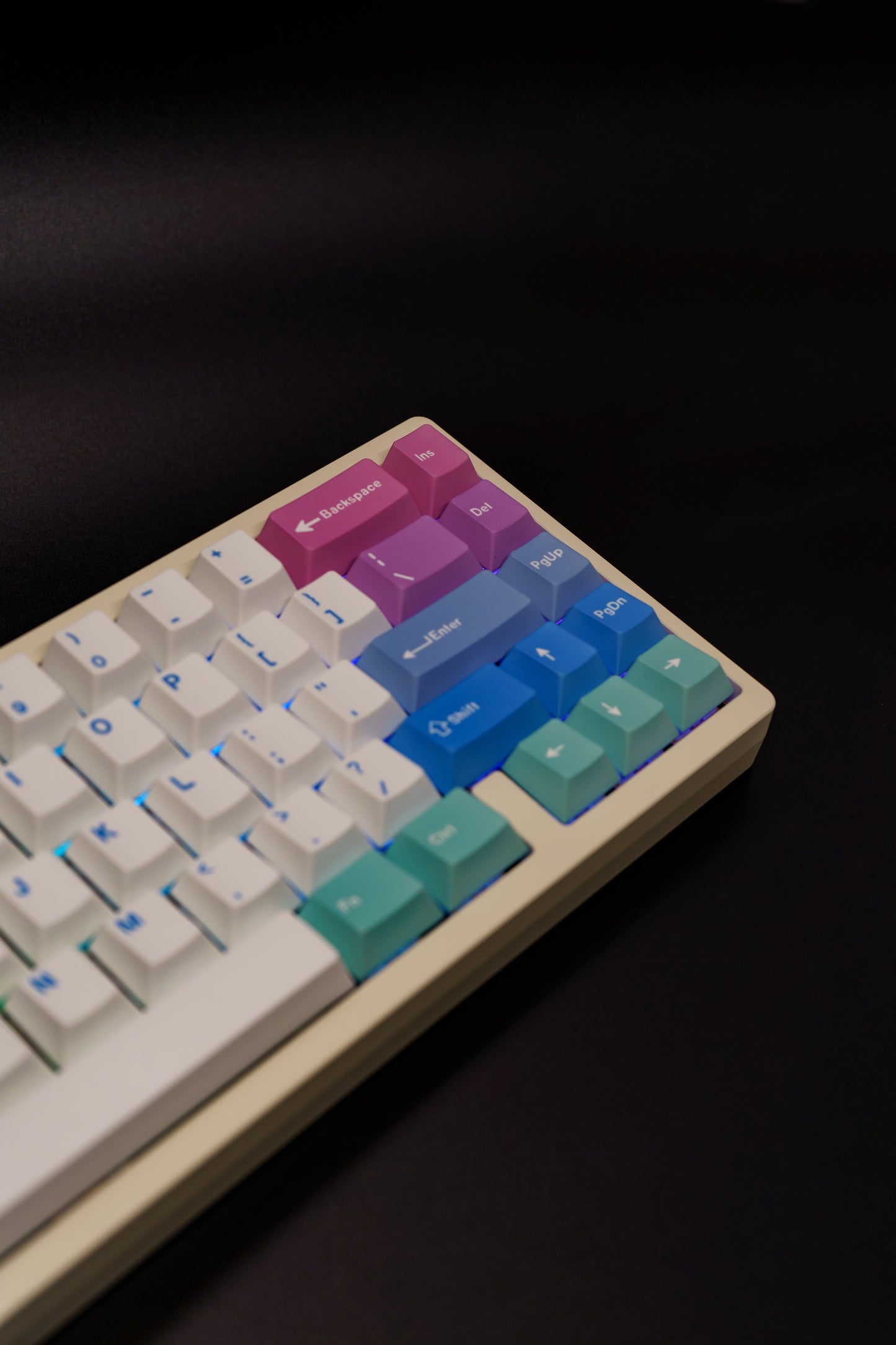 Cool-Toned Pastels Lucky65 V2 65% Алуминиева Механична Клавиатура (Jerrzi Brown тактилни)