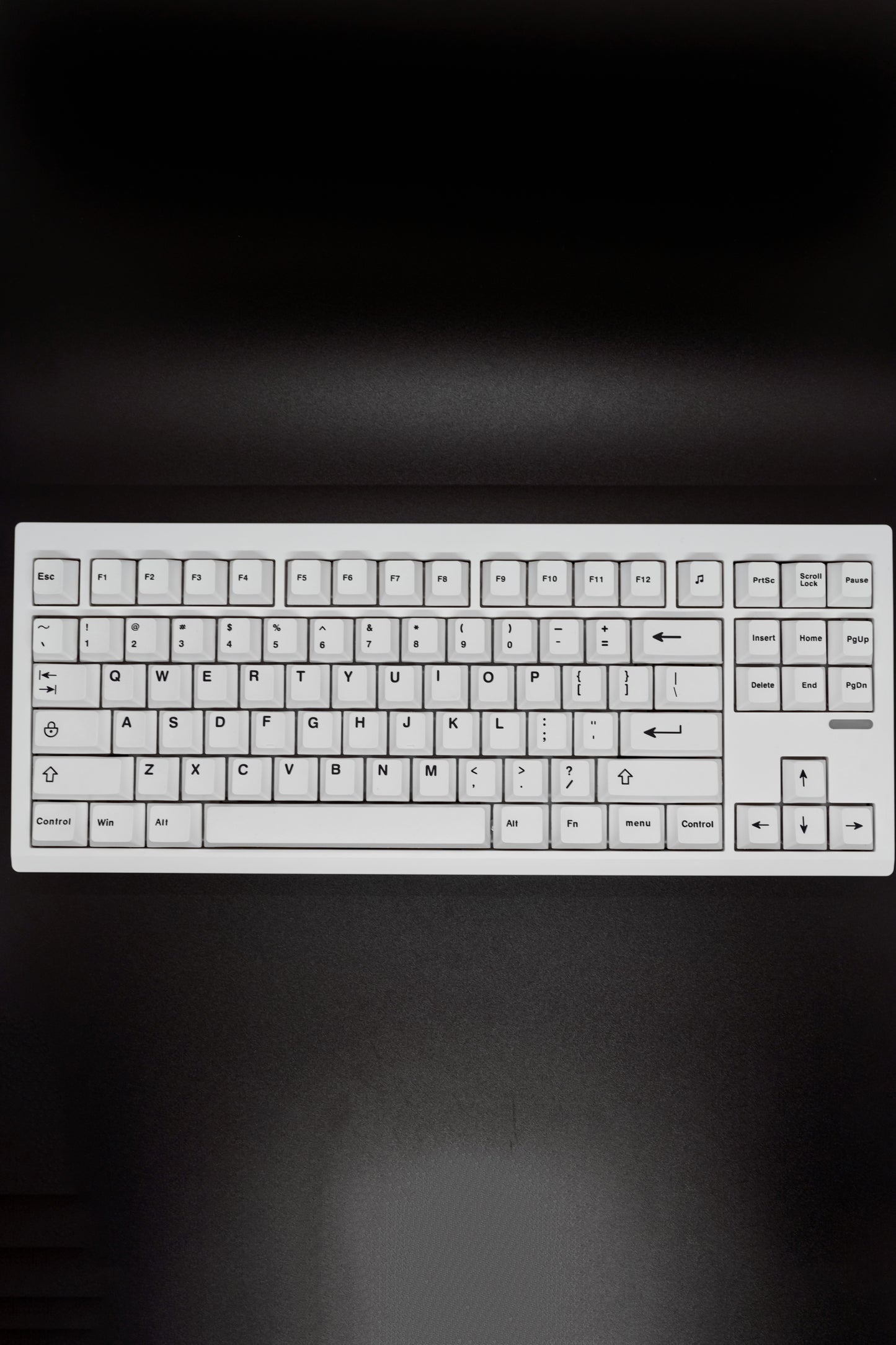 RetroType GMK87‑L Безжична механична клавиатура (тактилни Akko суичове)