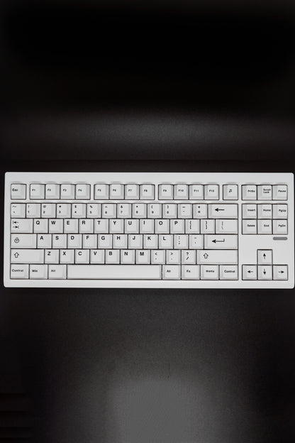 RetroType GMK87‑L Безжична механична клавиатура (тактилни Akko суичове)