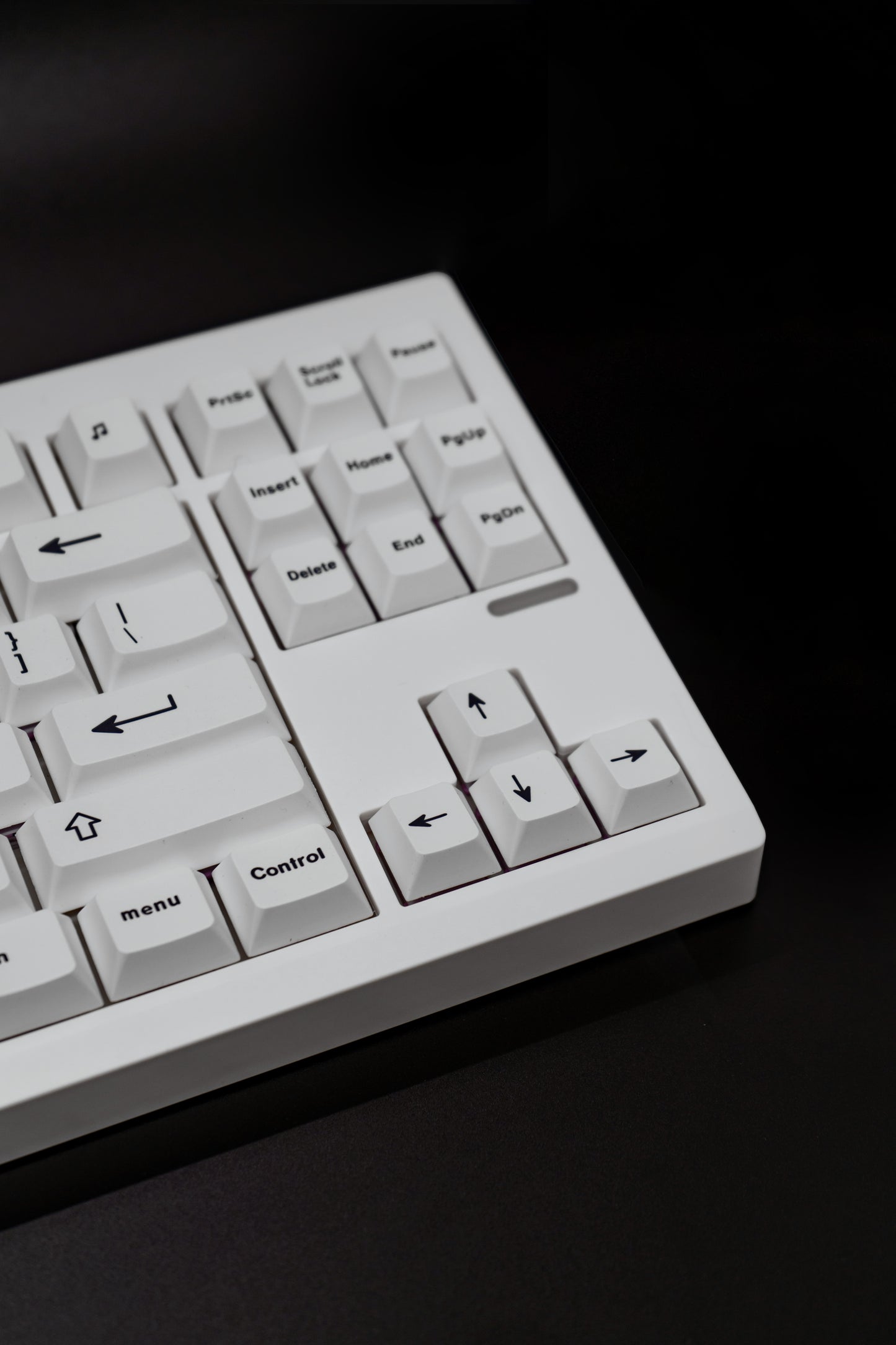 RetroType GMK87‑L Безжична механична клавиатура (тактилни Akko суичове)