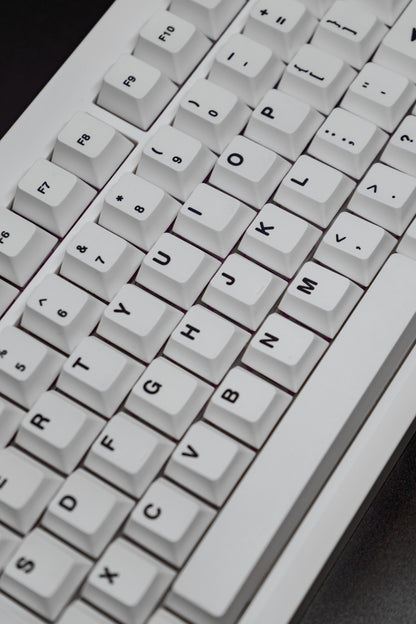 RetroType GMK87‑L Безжична механична клавиатура (тактилни Akko суичове)