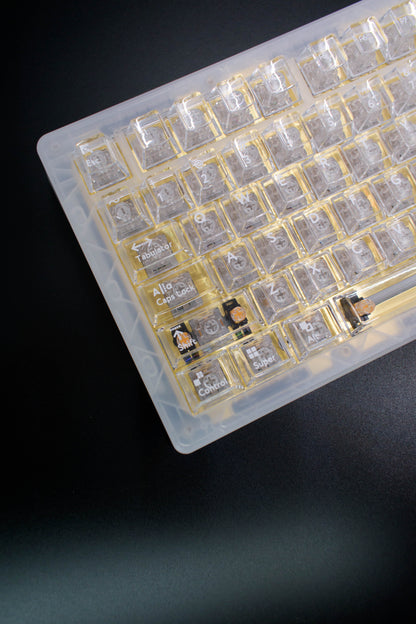 Glorious GMMK 3 75% Компактна Механична Клавиатура с Прозрачно-Златен дизайн и Алуминиево Копче за Регулиране на Звука (Custom Built) - TypeHero