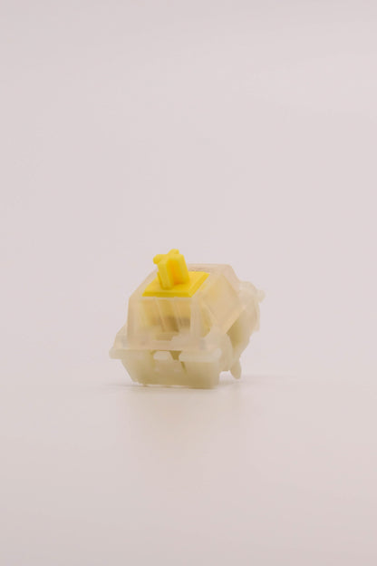 Gateron G Pro Milky Yellow (кутия х35 броя) Суичове за Механична Клавиатура 5-pin - TypeHero