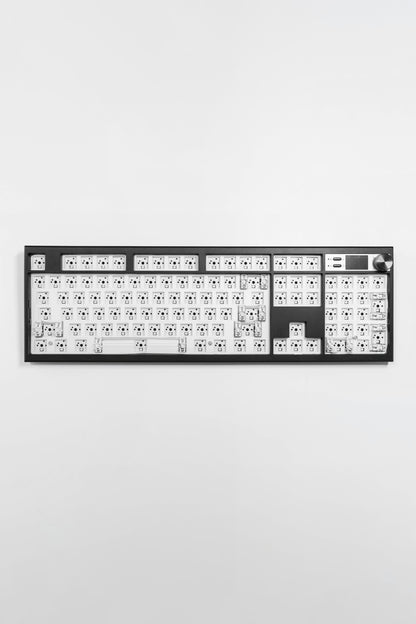 GMK104 Full Size 100% Механична Клавиатура с Копче за Регулиране на Звука и LCD Екран Основа (VIA) (Barebones) - TypeHero