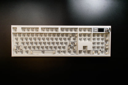 GMK104 Full Size 100% Механична Клавиатура с Копче за Регулиране на Звука и LCD Екран Основа (VIA) (Barebones) - TypeHero