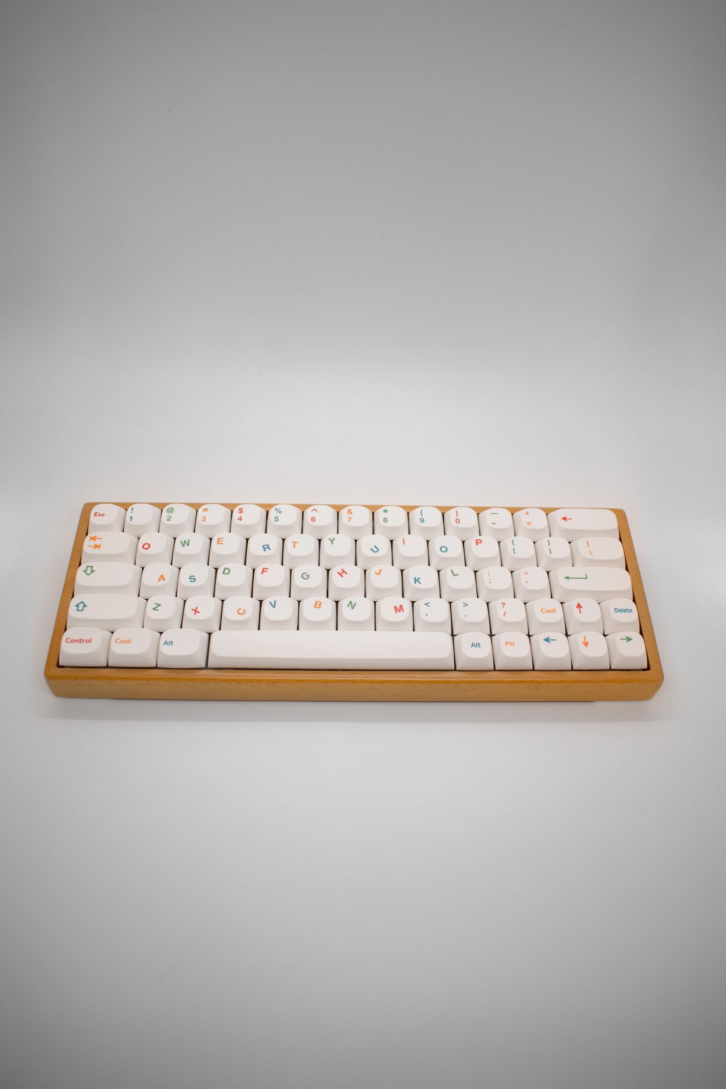 Shifted by Nature 60% Wooden Keyboard 64 Keys Fully Custom Built Механична Клавиатура с Кейс от Бук Изцяло Къстъм Сглобка (Custom Built)