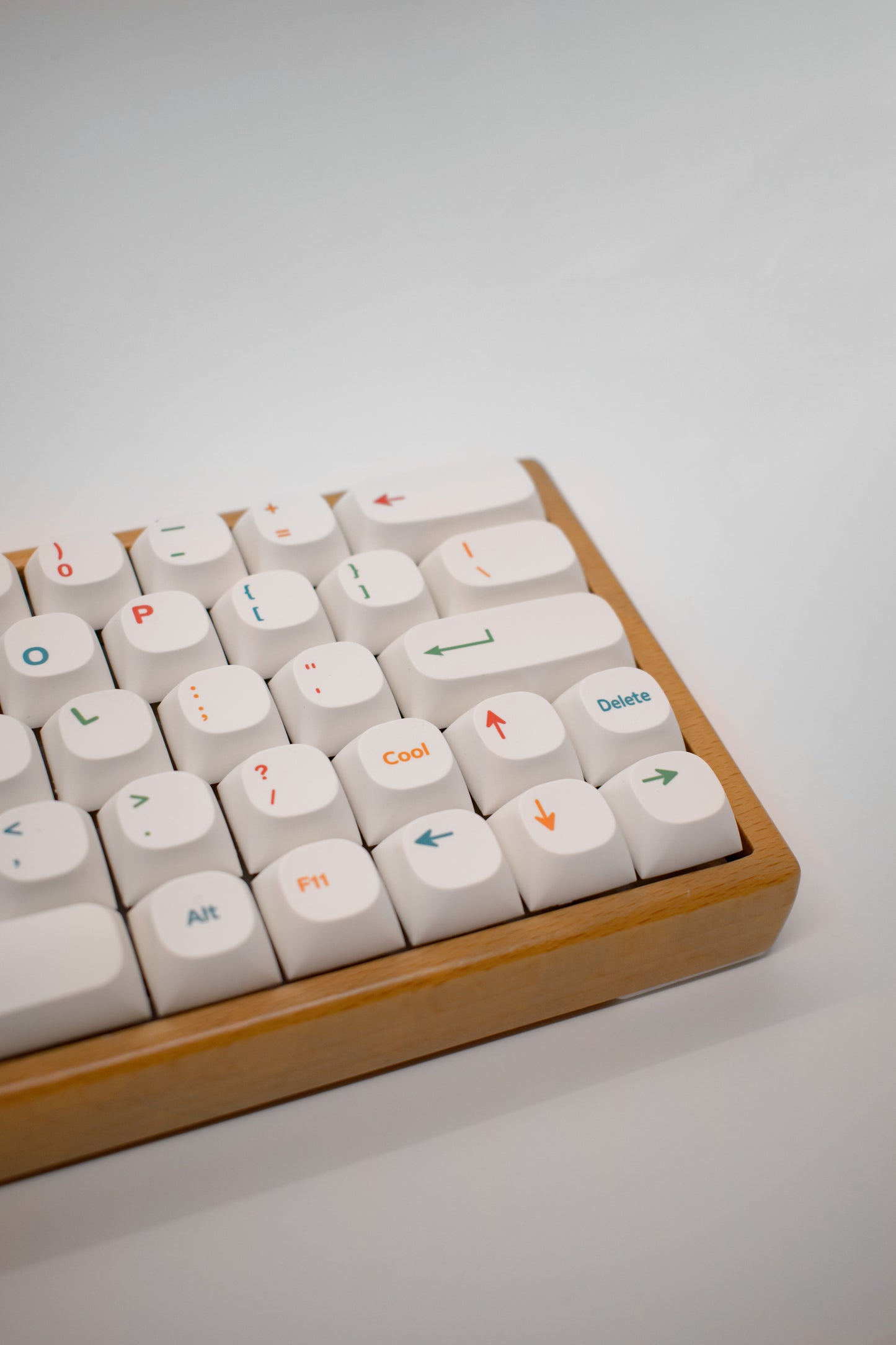 Shifted by Nature 60% Wooden Keyboard 64 Keys Fully Custom Built Механична Клавиатура с Кейс от Бук Изцяло Къстъм Сглобка (Custom Built)