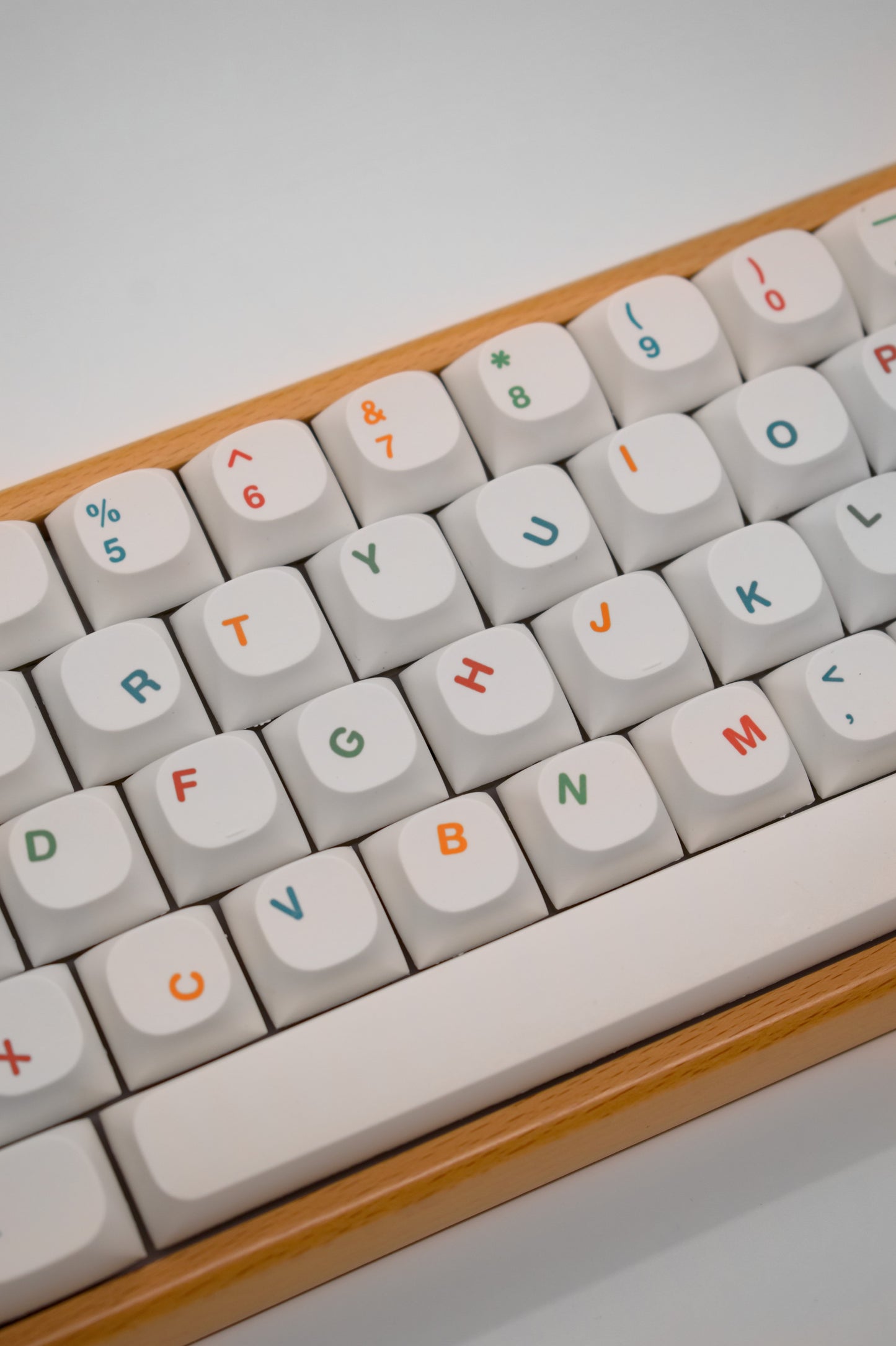 Shifted by Nature 60% Wooden Keyboard 64 Keys Fully Custom Built Механична Клавиатура с Кейс от Бук Изцяло Къстъм Сглобка (Custom Built)