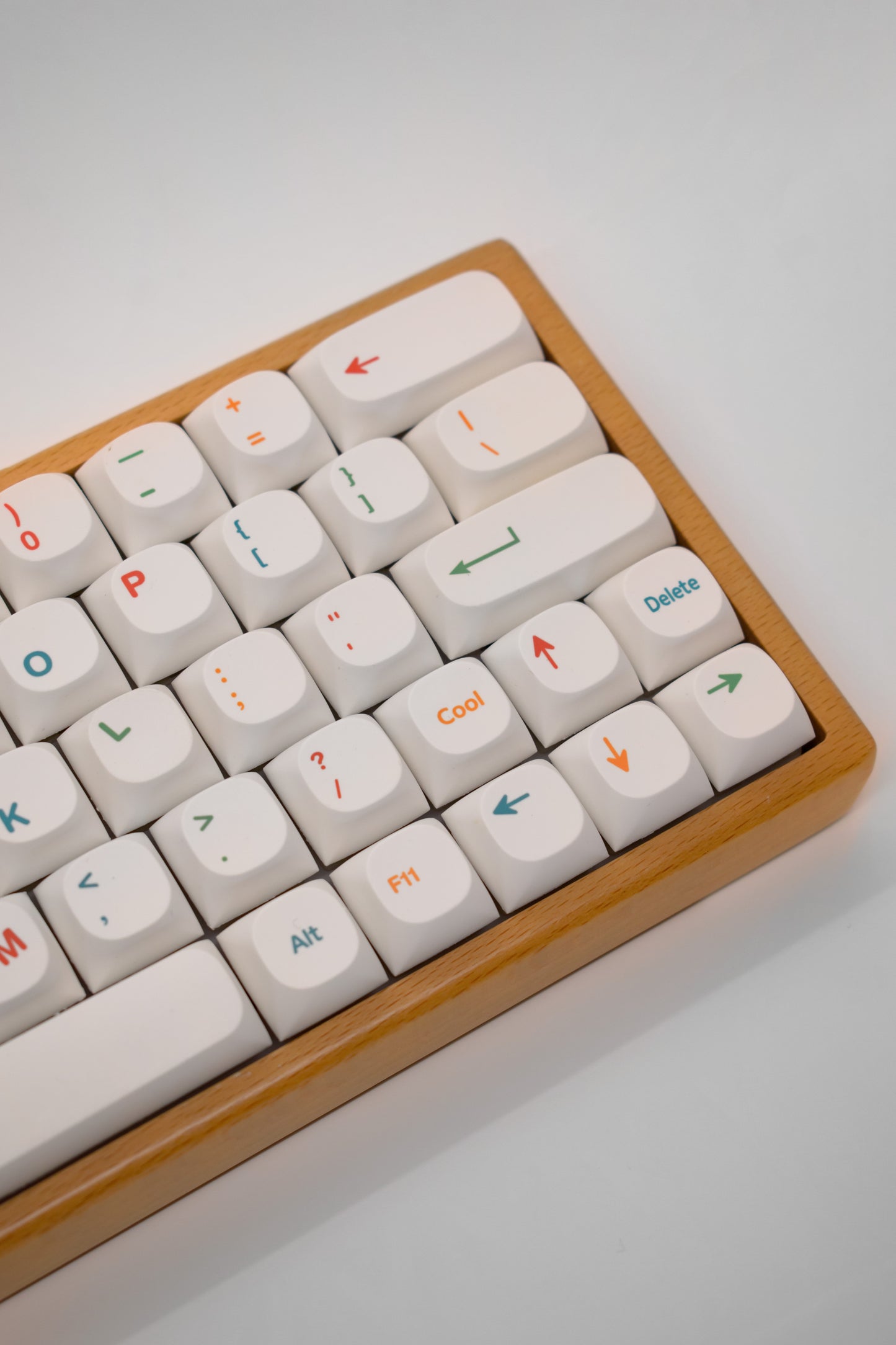 Shifted by Nature 60% Wooden Keyboard 64 Keys Fully Custom Built Механична Клавиатура с Кейс от Бук Изцяло Къстъм Сглобка (Custom Built)