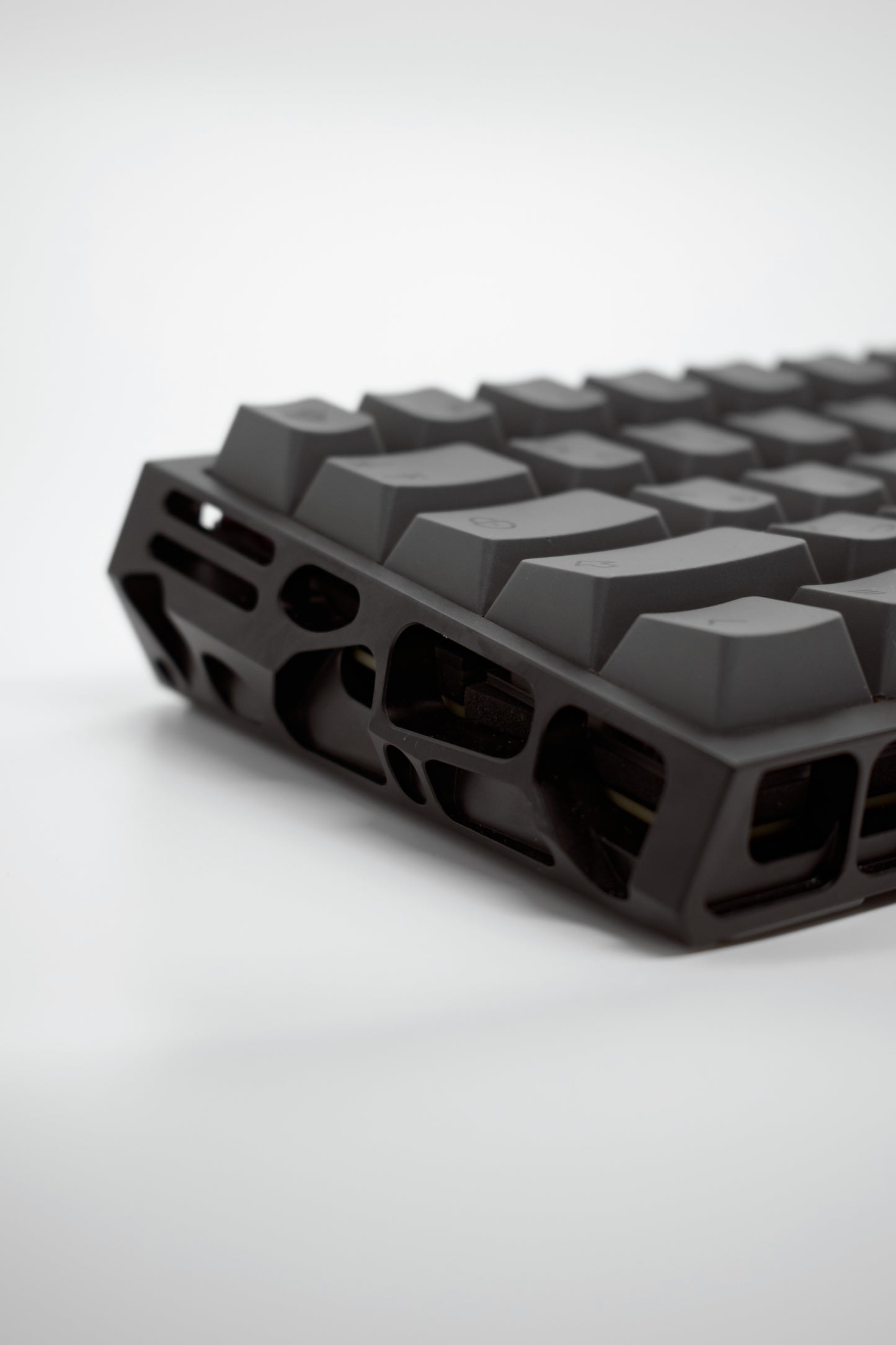 Shadow Walker 60% 64 Keys Fully Custom Built Aluminum Mechanical Keyboard Изцяло Къстъм Сглобка Механична Алуминиева Клавиатура (Custom Built)