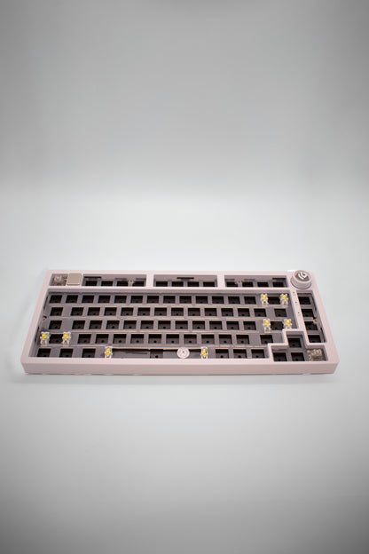 Leobog HI75C Pro, 75% Компактна Алуминиева Механична Клавиатура с Алуминиево Копче за Регулиране на Силата на Звука (Barebones) - TypeHero