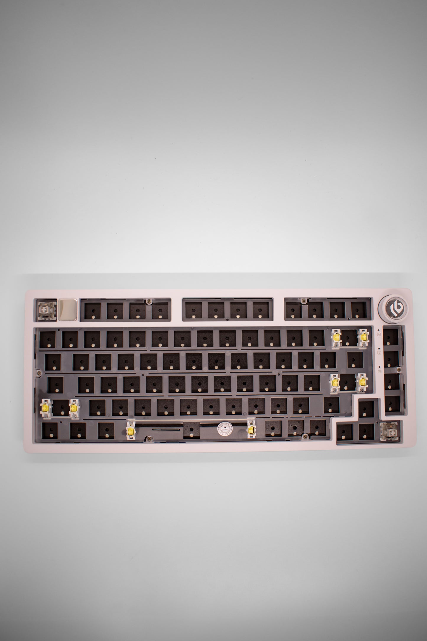 Leobog HI75C Pro, 75% Компактна Алуминиева Механична Клавиатура с Алуминиево Копче за Регулиране на Силата на Звука (Barebones) - TypeHero