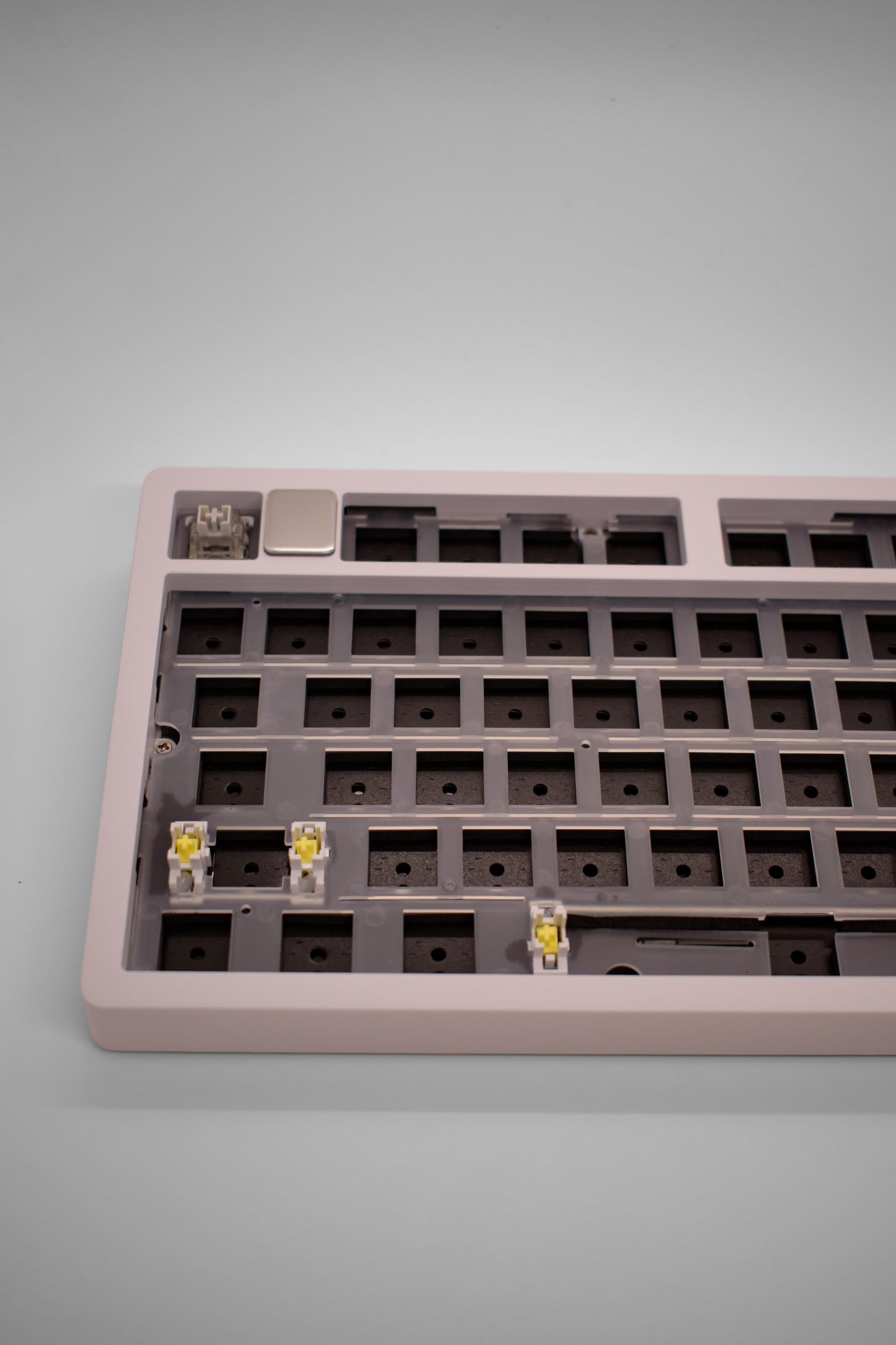 Leobog HI75C Pro, 75% Компактна Алуминиева Механична Клавиатура с Алуминиево Копче за Регулиране на Силата на Звука (Barebones) - TypeHero