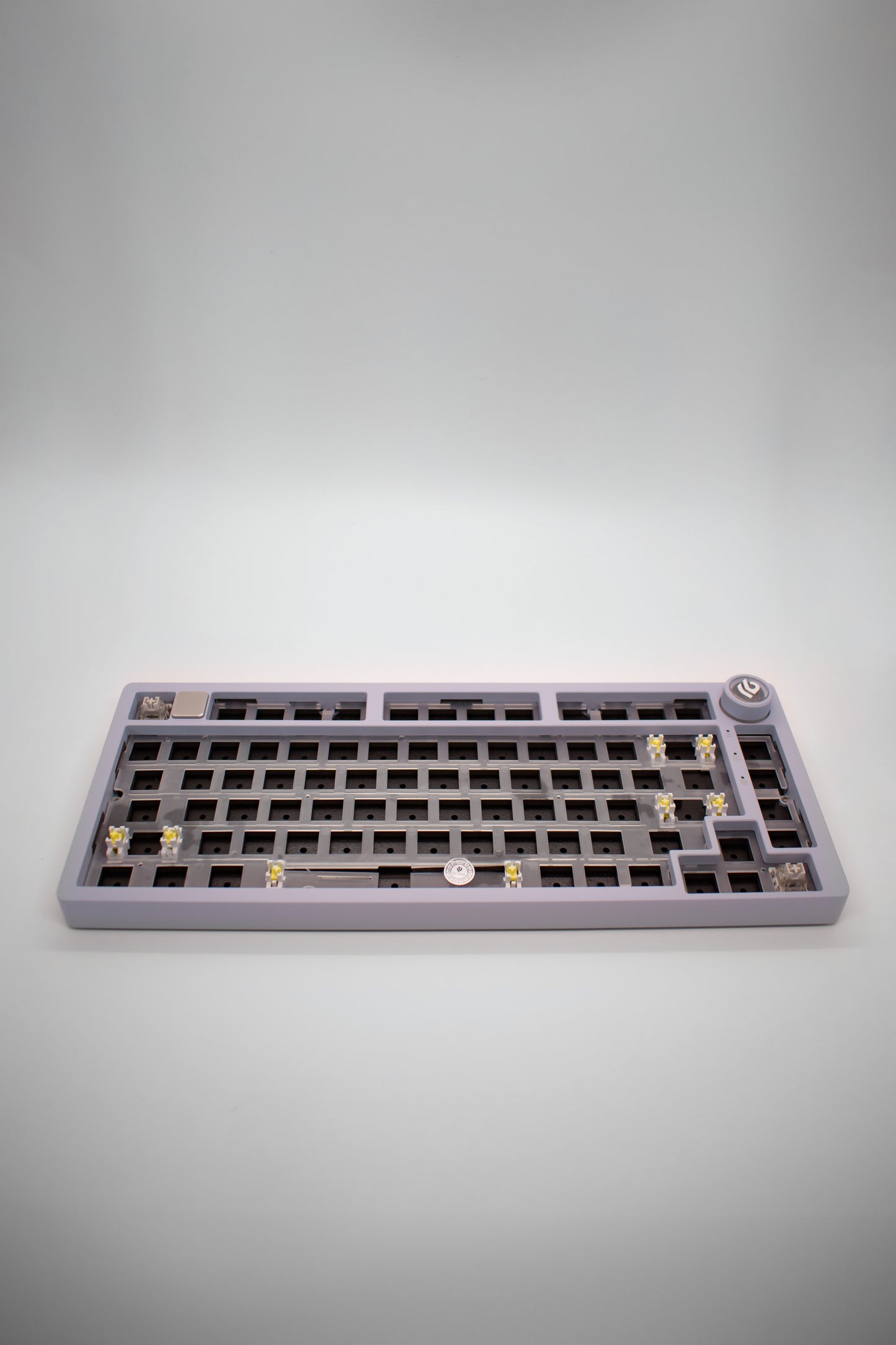 Leobog HI75C Pro, 75% Компактна Алуминиева Механична Клавиатура с Алуминиево Копче за Регулиране на Силата на Звука (Barebones) - TypeHero