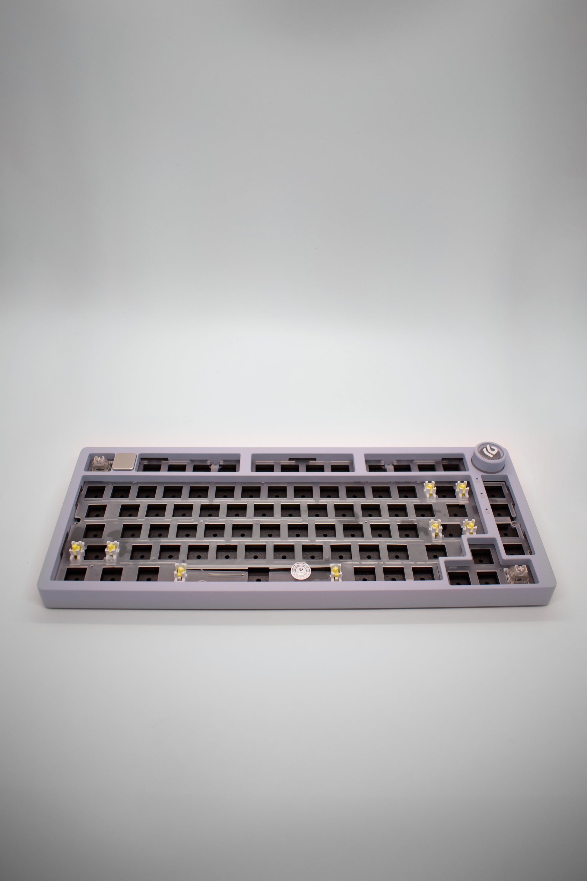 Leobog HI75C Pro, 75% Компактна Алуминиева Механична Клавиатура с Алуминиево Копче за Регулиране на Силата на Звука (Barebones) - TypeHero