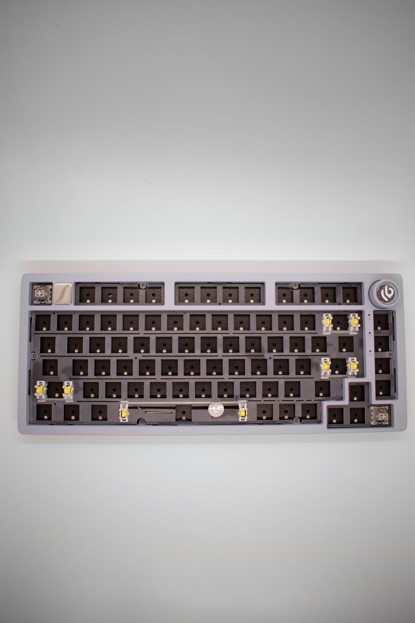 Leobog HI75C Pro, 75% Компактна Алуминиева Механична Клавиатура с Алуминиево Копче за Регулиране на Силата на Звука (Barebones) - TypeHero