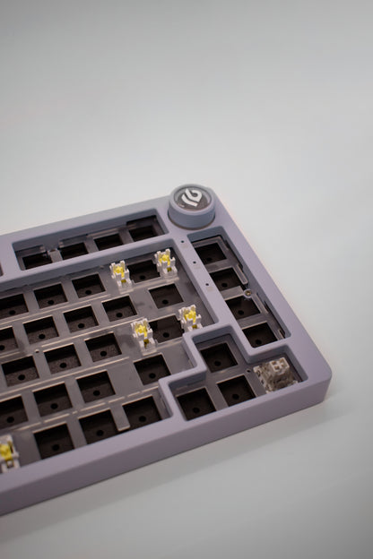 Leobog HI75C Pro, 75% Компактна Алуминиева Механична Клавиатура с Алуминиево Копче за Регулиране на Силата на Звука (Barebones) - TypeHero