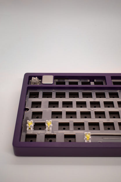 Leobog HI75C Pro, 75% Компактна Алуминиева Механична Клавиатура с Алуминиево Копче за Регулиране на Силата на Звука (Barebones) - TypeHero