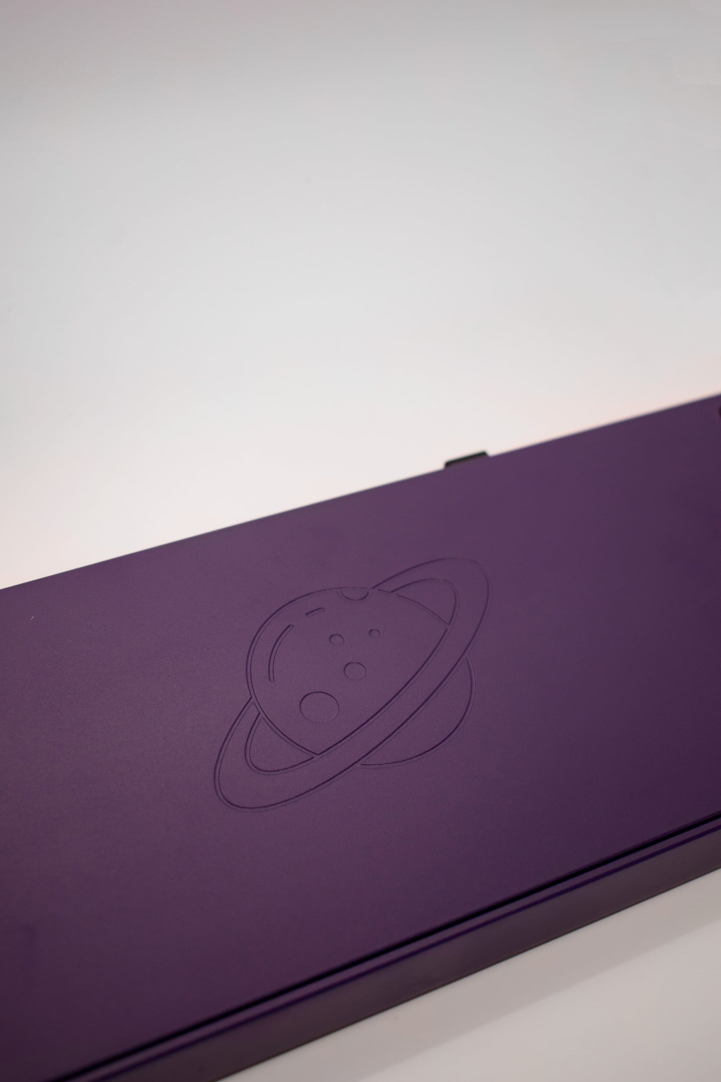 Leobog HI75C Pro, 75% Компактна Алуминиева Механична Клавиатура с Алуминиево Копче за Регулиране на Силата на Звука (Barebones) - TypeHero