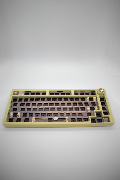 Leobog HI75C Pro, 75% Компактна Алуминиева Механична Клавиатура с Алуминиево Копче за Регулиране на Силата на Звука (Barebones) - TypeHero