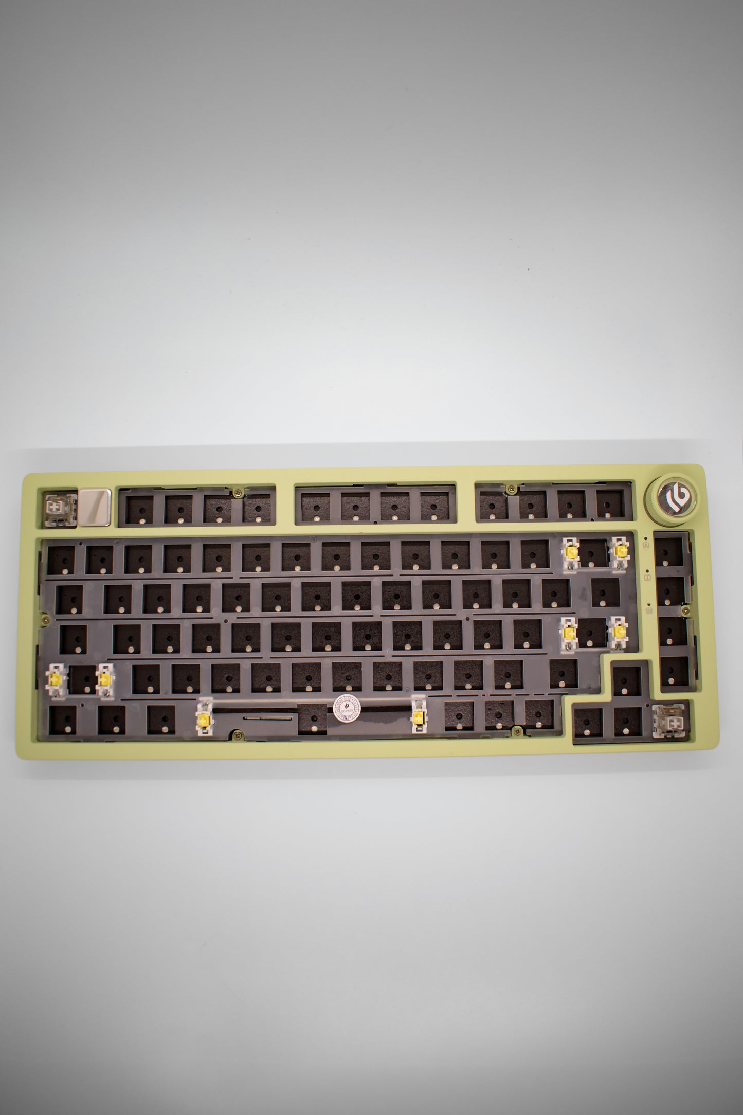 Leobog HI75C Pro, 75% Компактна Алуминиева Механична Клавиатура с Алуминиево Копче за Регулиране на Силата на Звука (Barebones) - TypeHero