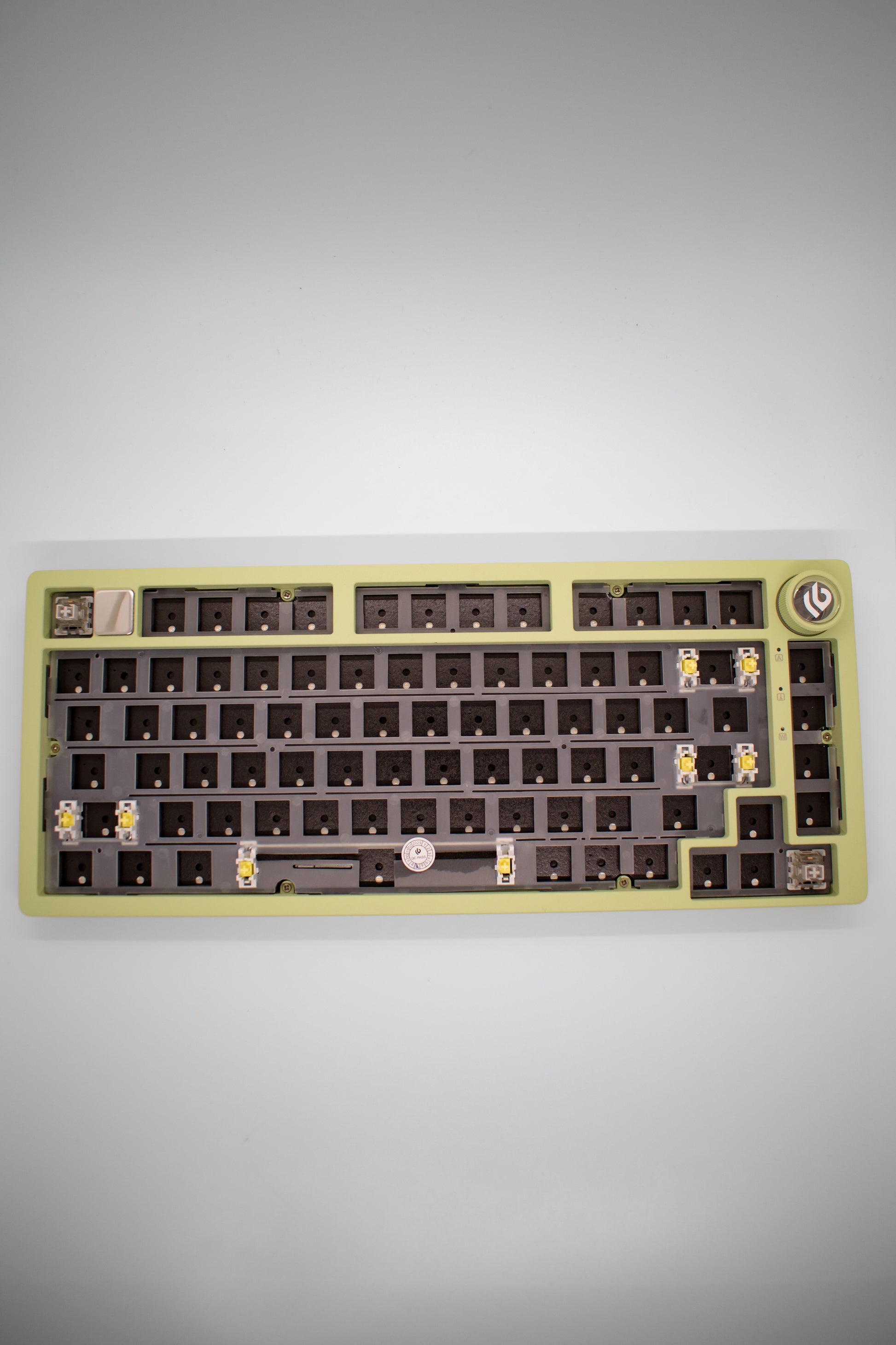 Leobog HI75C Pro, 75% Компактна Алуминиева Механична Клавиатура с Алуминиево Копче за Регулиране на Силата на Звука (Barebones) - TypeHero