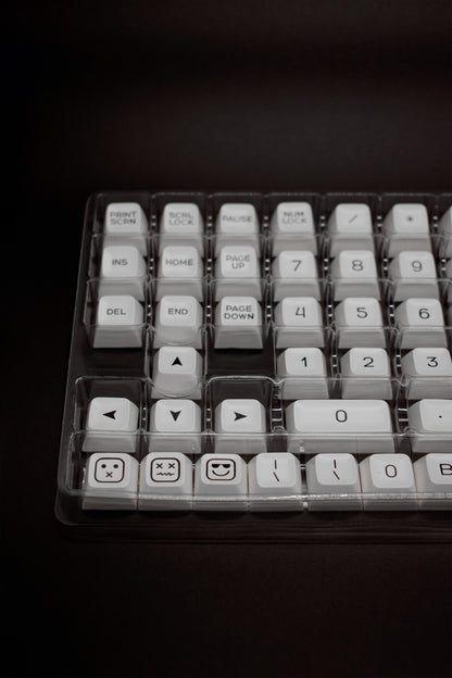 Black on White SA Profile Keycaps Капачки за Механична Клавиатура - TypeHero