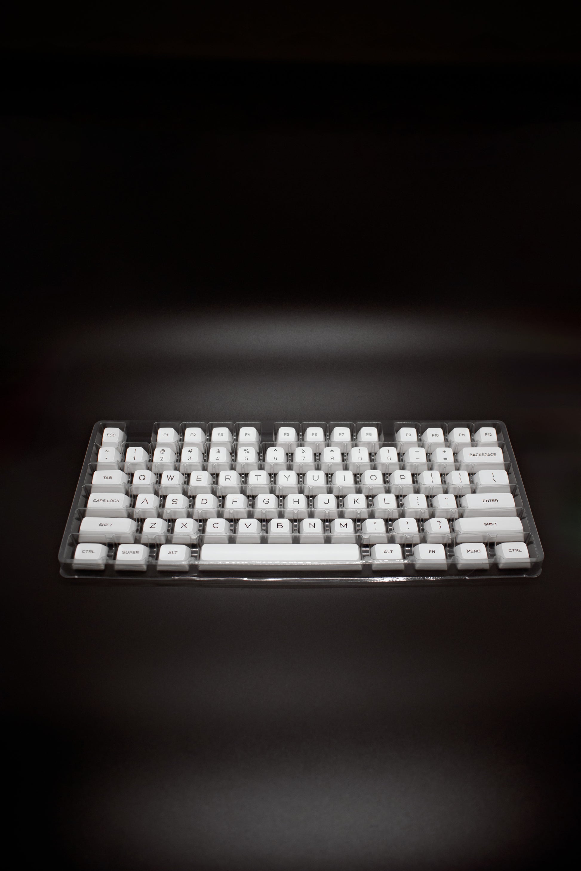 Black on White SA Profile Keycaps Капачки за Механична Клавиатура - TypeHero