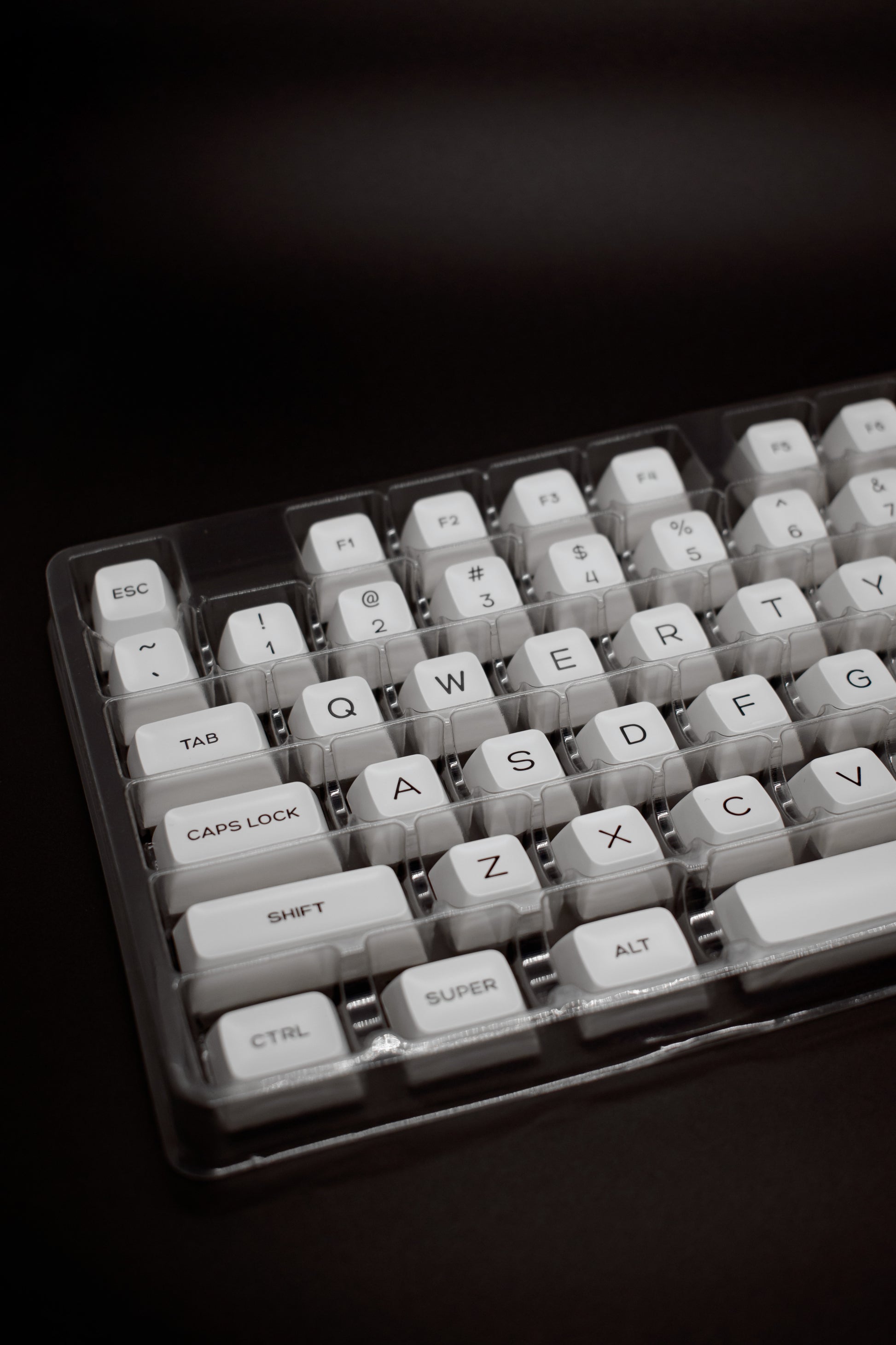 Black on White SA Profile Keycaps Капачки за Механична Клавиатура - TypeHero