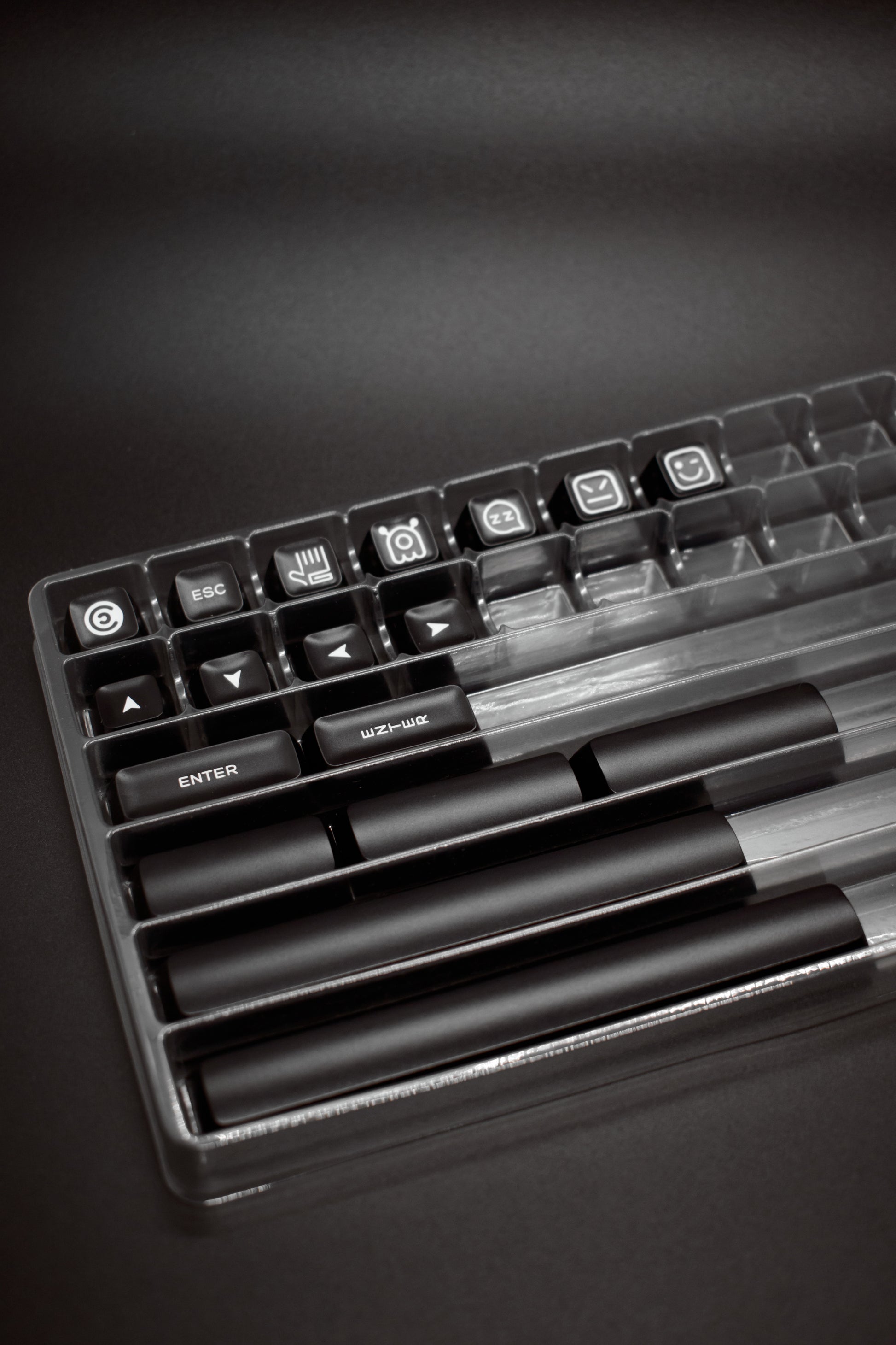 Black on White SA Profile Keycaps Капачки за Механична Клавиатура - TypeHero