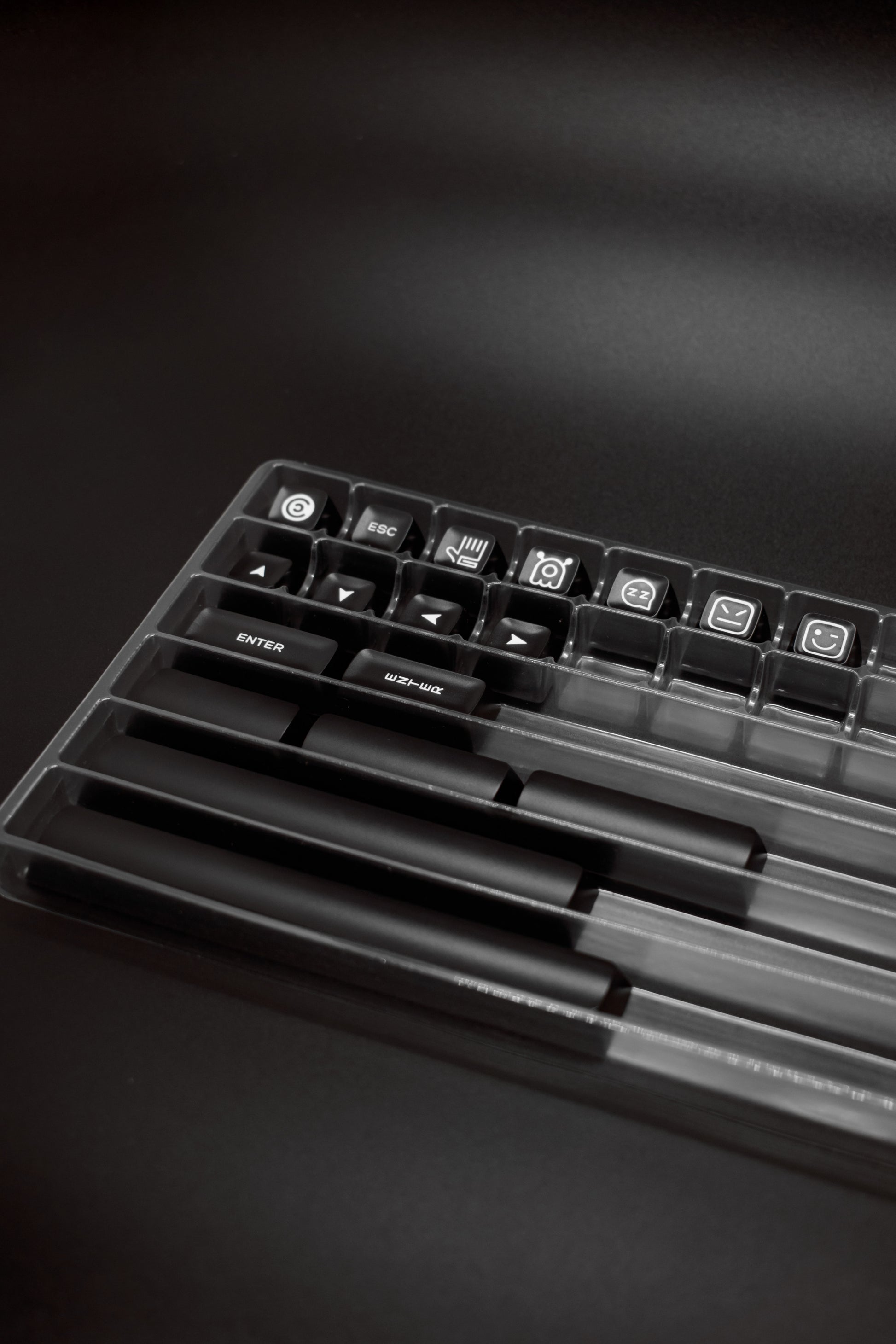 Black on White SA Profile Keycaps Капачки за Механична Клавиатура - TypeHero