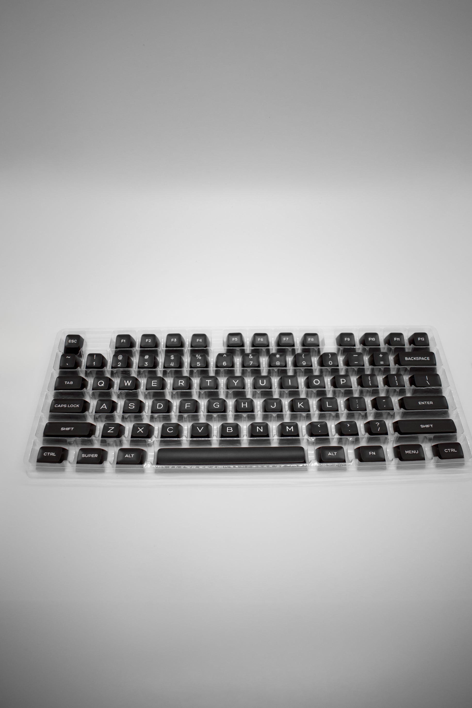 White on Black SA Profile Keycaps Капачки за Механична Клавиатура - TypeHero