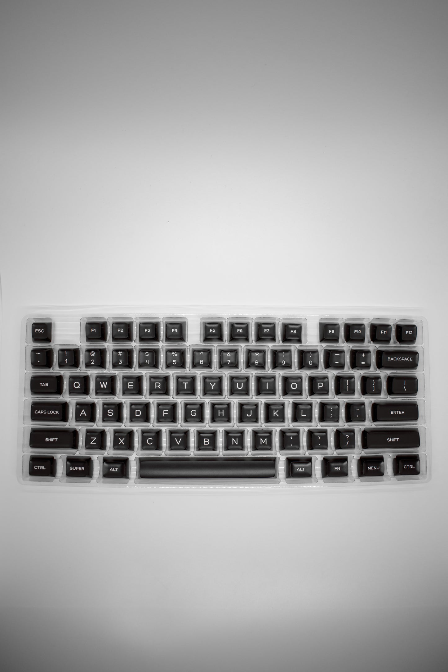 White on Black SA Profile Keycaps Капачки за Механична Клавиатура - TypeHero