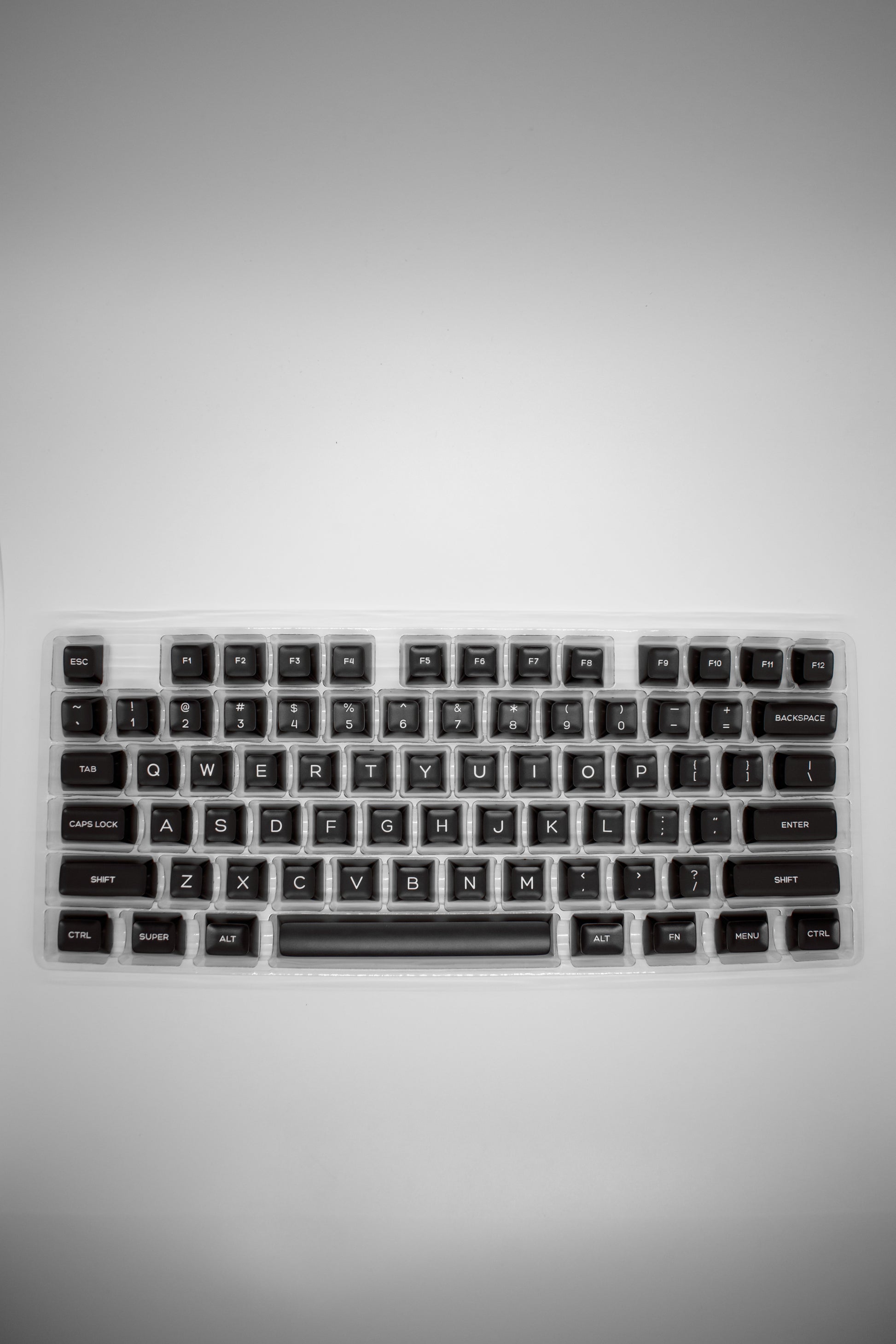 White on Black SA Profile Keycaps Капачки за Механична Клавиатура - TypeHero