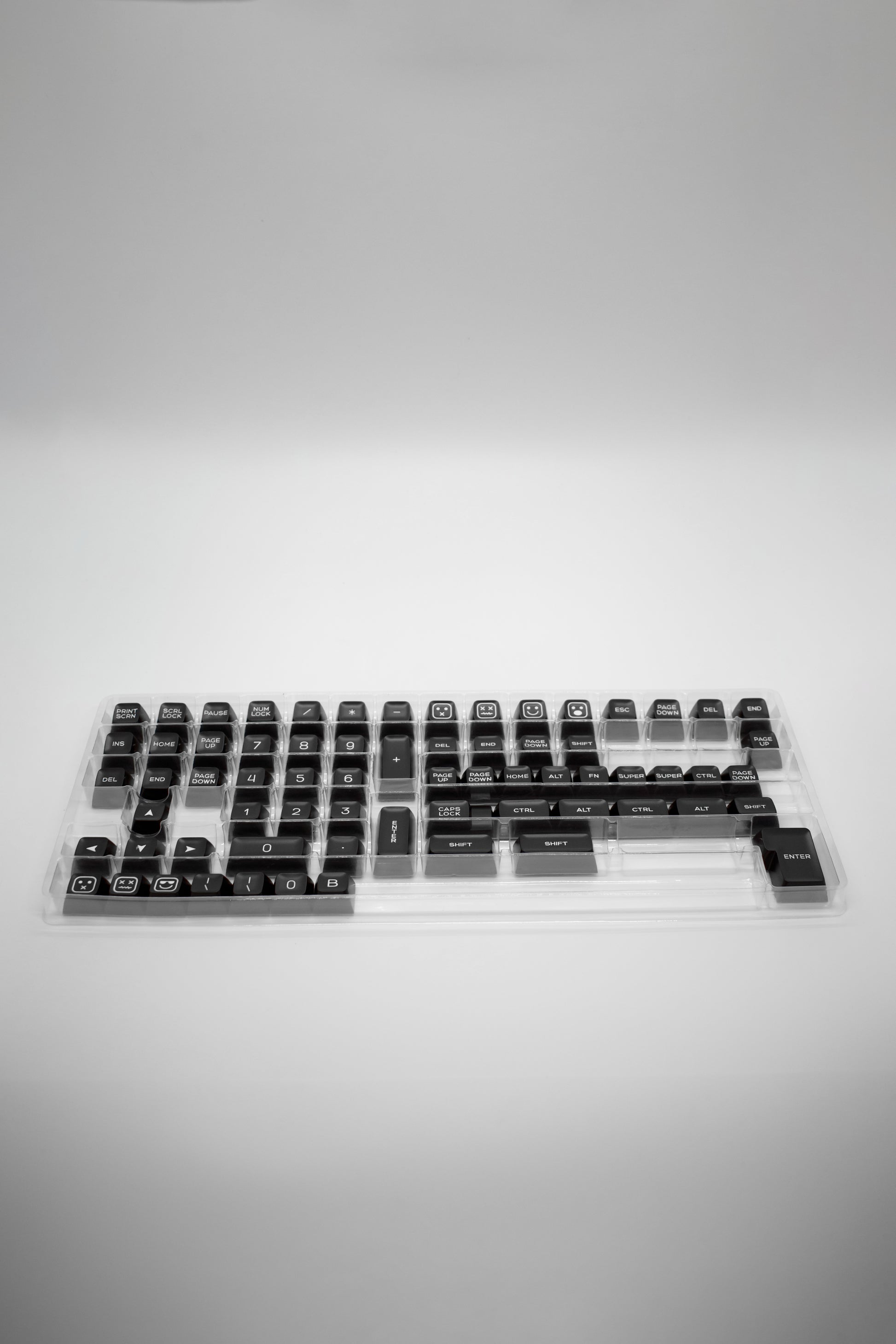 White on Black SA Profile Keycaps Капачки за Механична Клавиатура - TypeHero