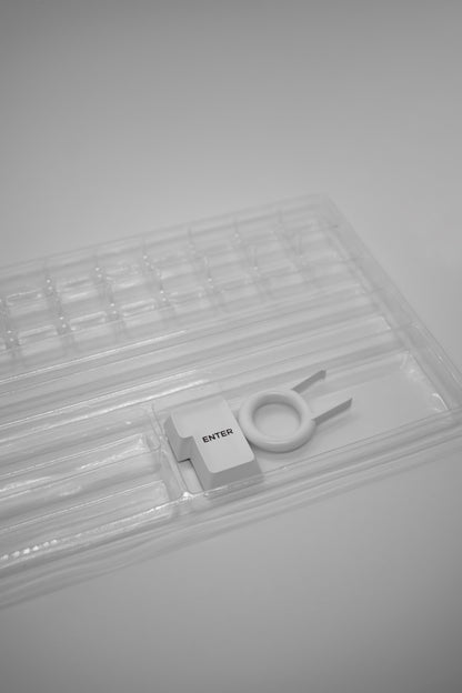 White on Black SA Profile Keycaps Капачки за Механична Клавиатура - TypeHero