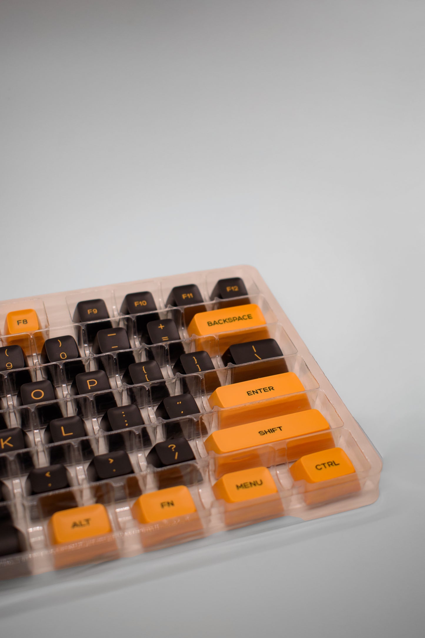 Black and Yellow SA Profile Keycaps Капачки за Механична Клавиатура - TypeHero